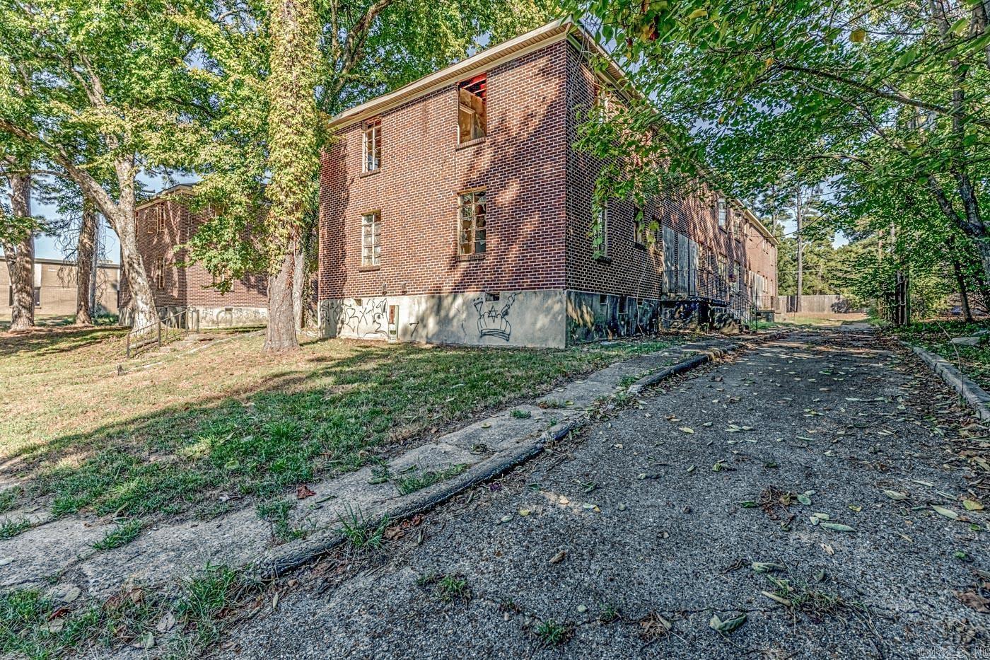 1304 E Broadway Street Property Photo 11