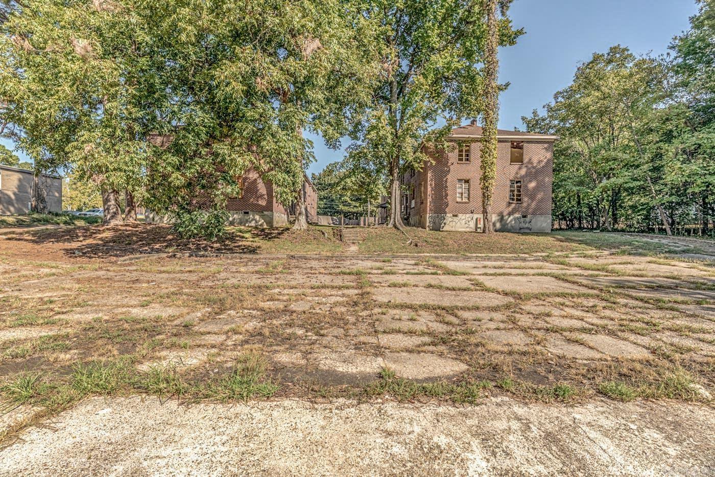 1304 E Broadway Street Property Photo 12