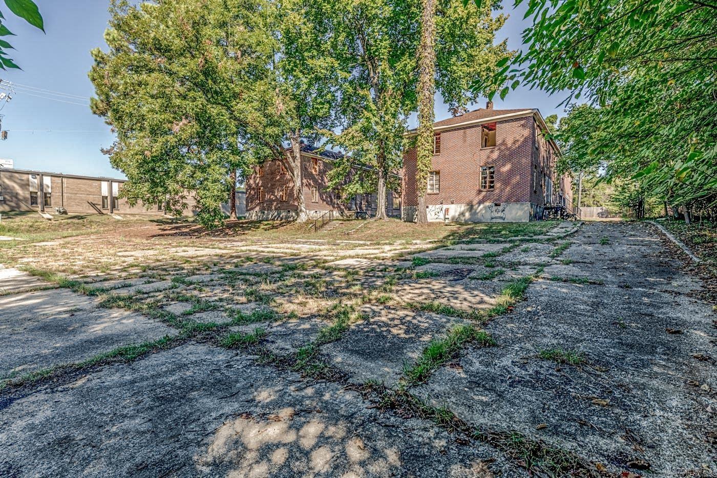 1304 E Broadway Street Property Photo 17