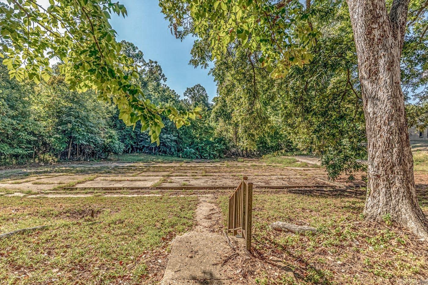 1304 E Broadway Street Property Photo 18