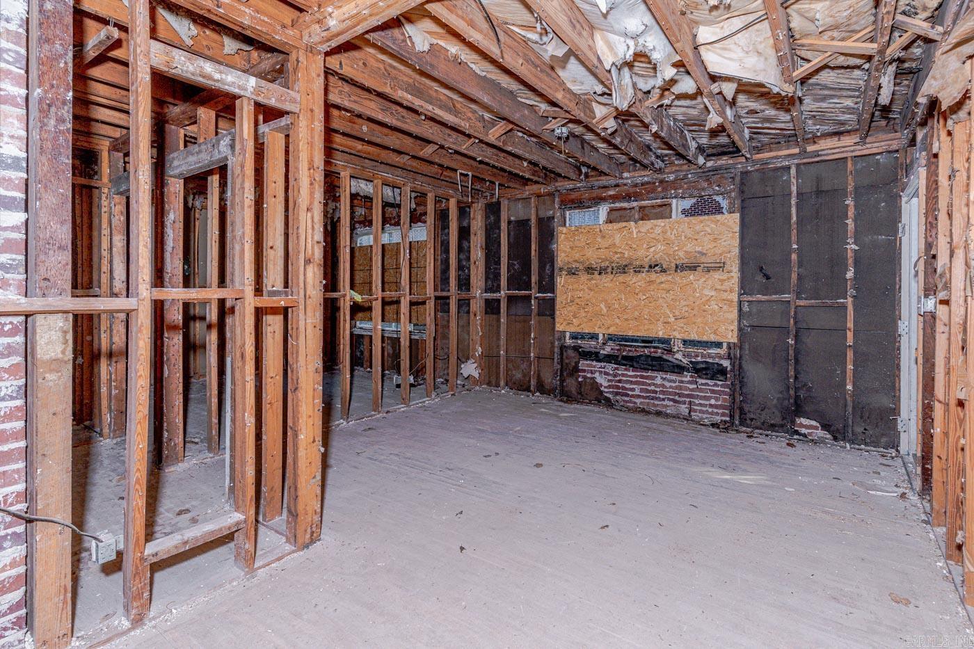 1304 E Broadway Street Property Photo 23