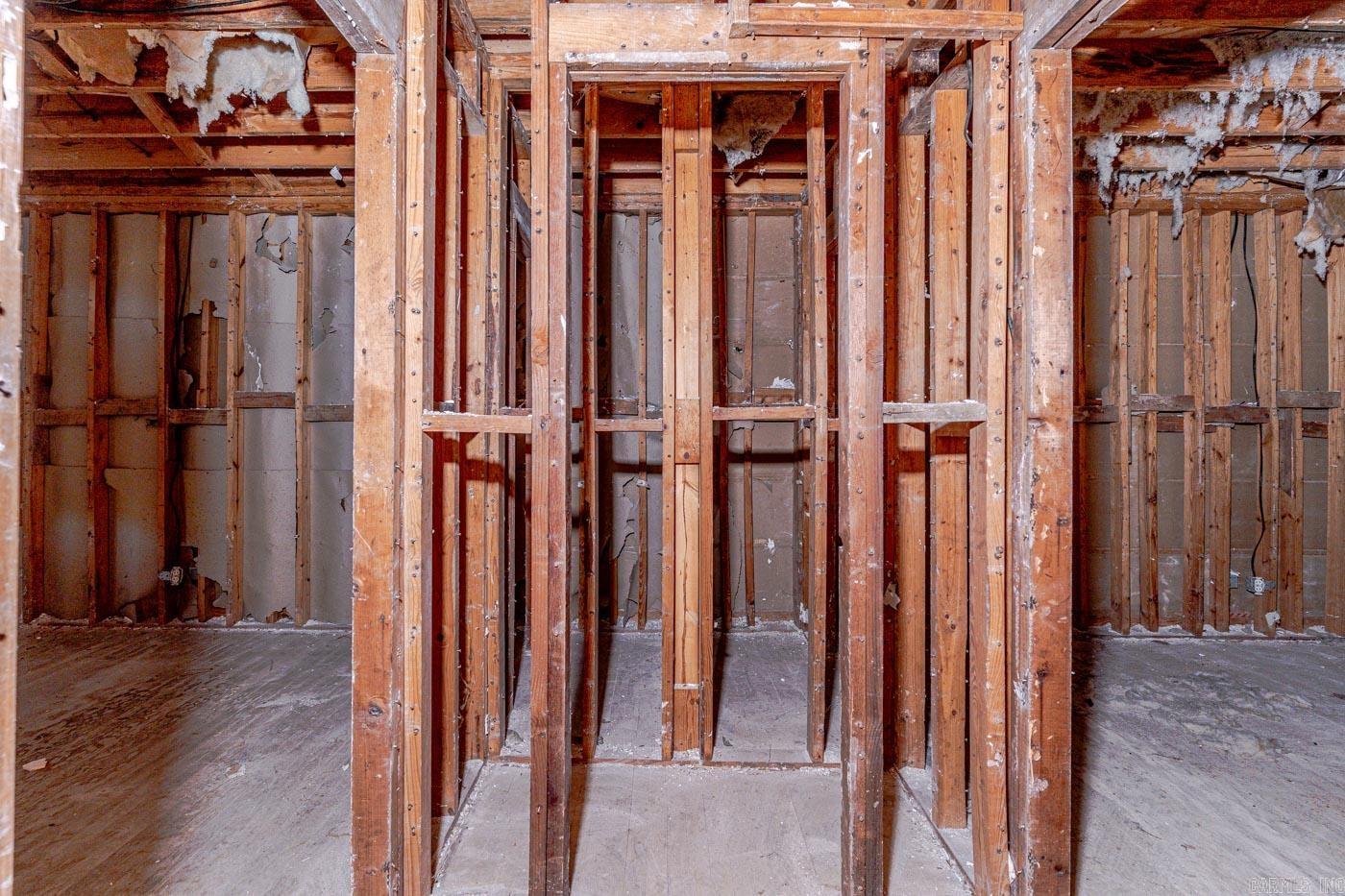 1304 E Broadway Street Property Photo 27