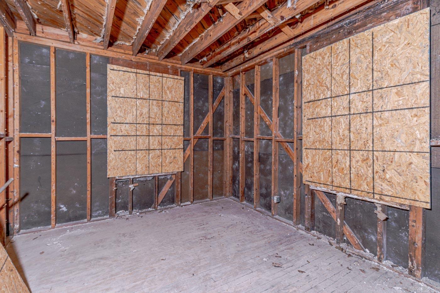 1304 E Broadway Street Property Photo 33
