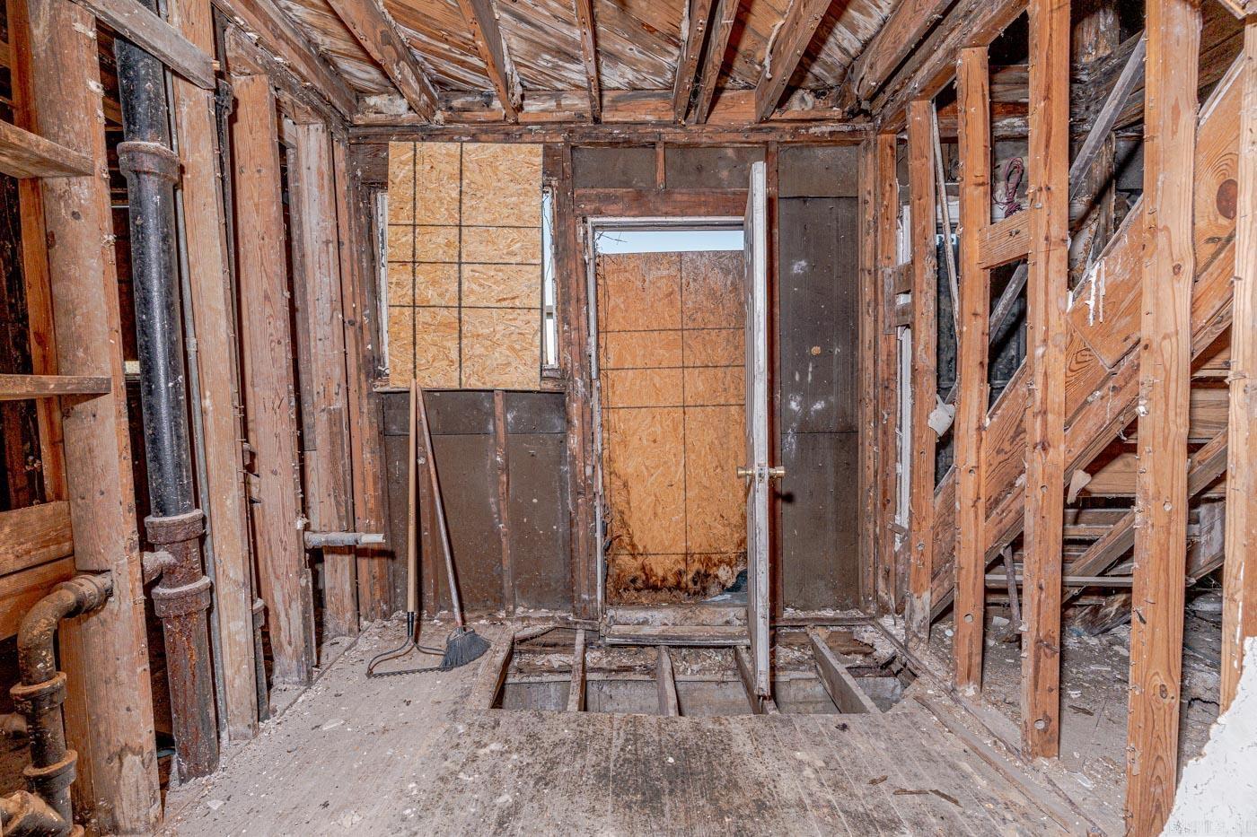 1304 E Broadway Street Property Photo 36