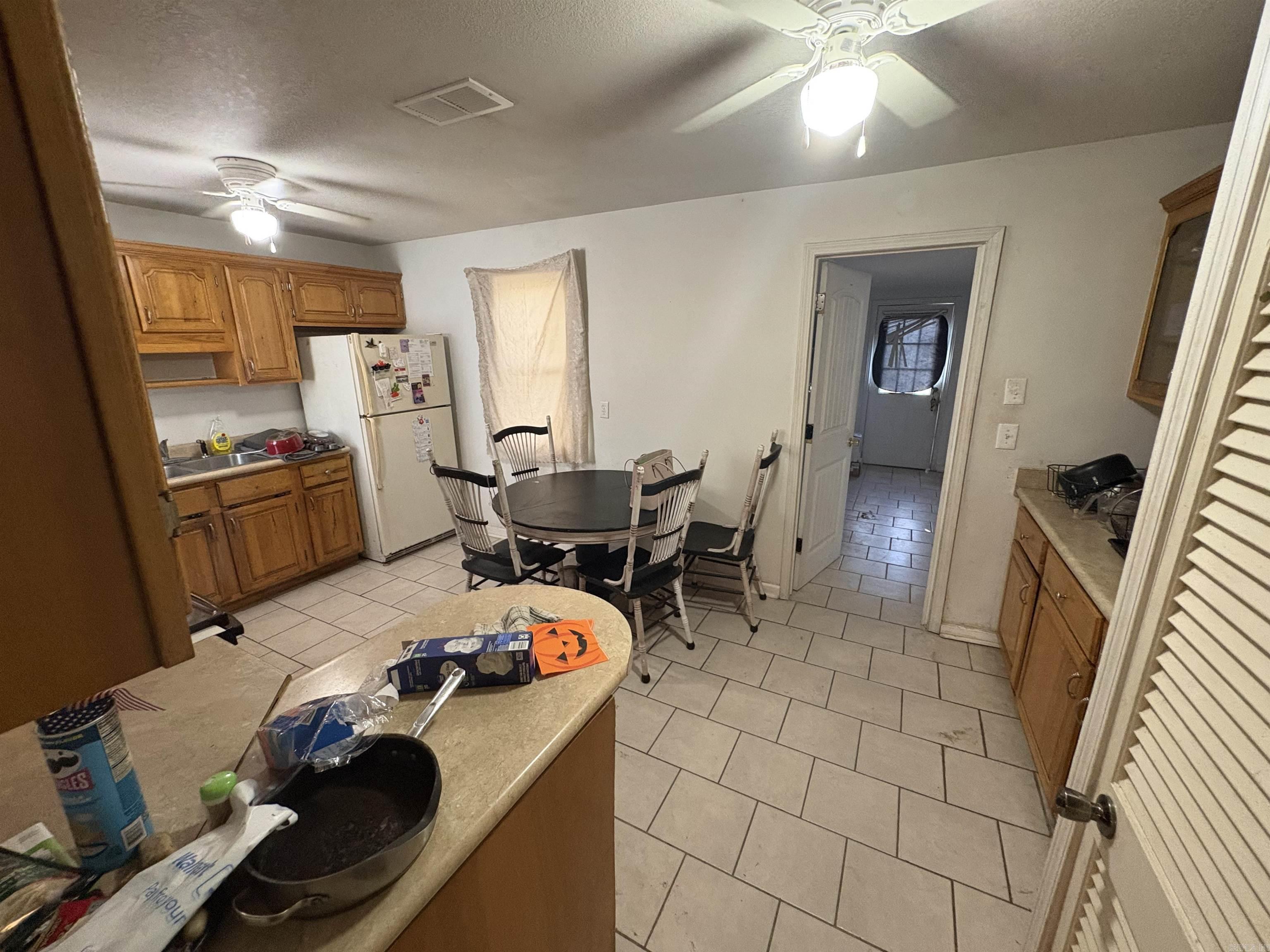 905 Cedar Property Photo 4