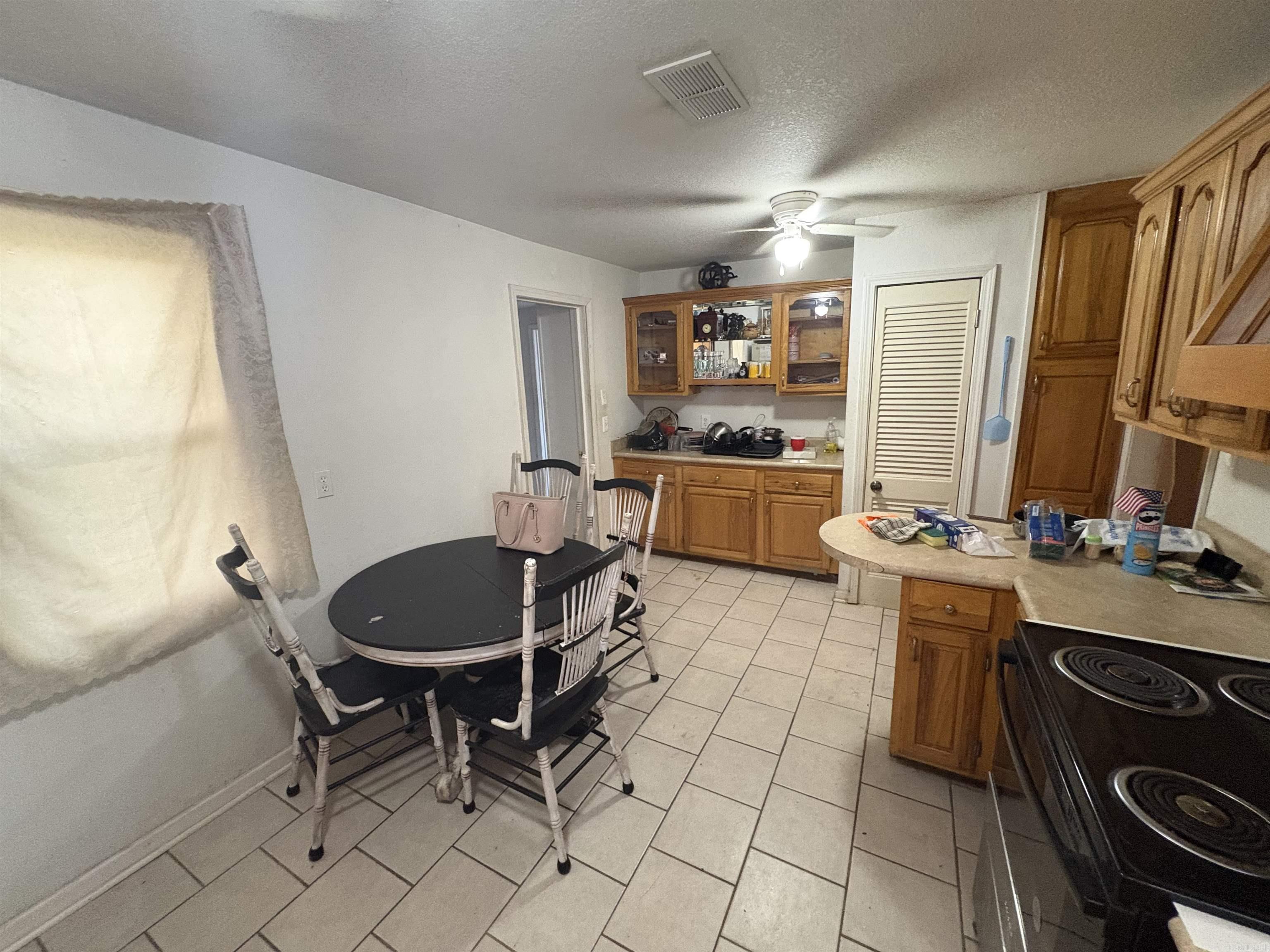 905 Cedar Property Photo 6