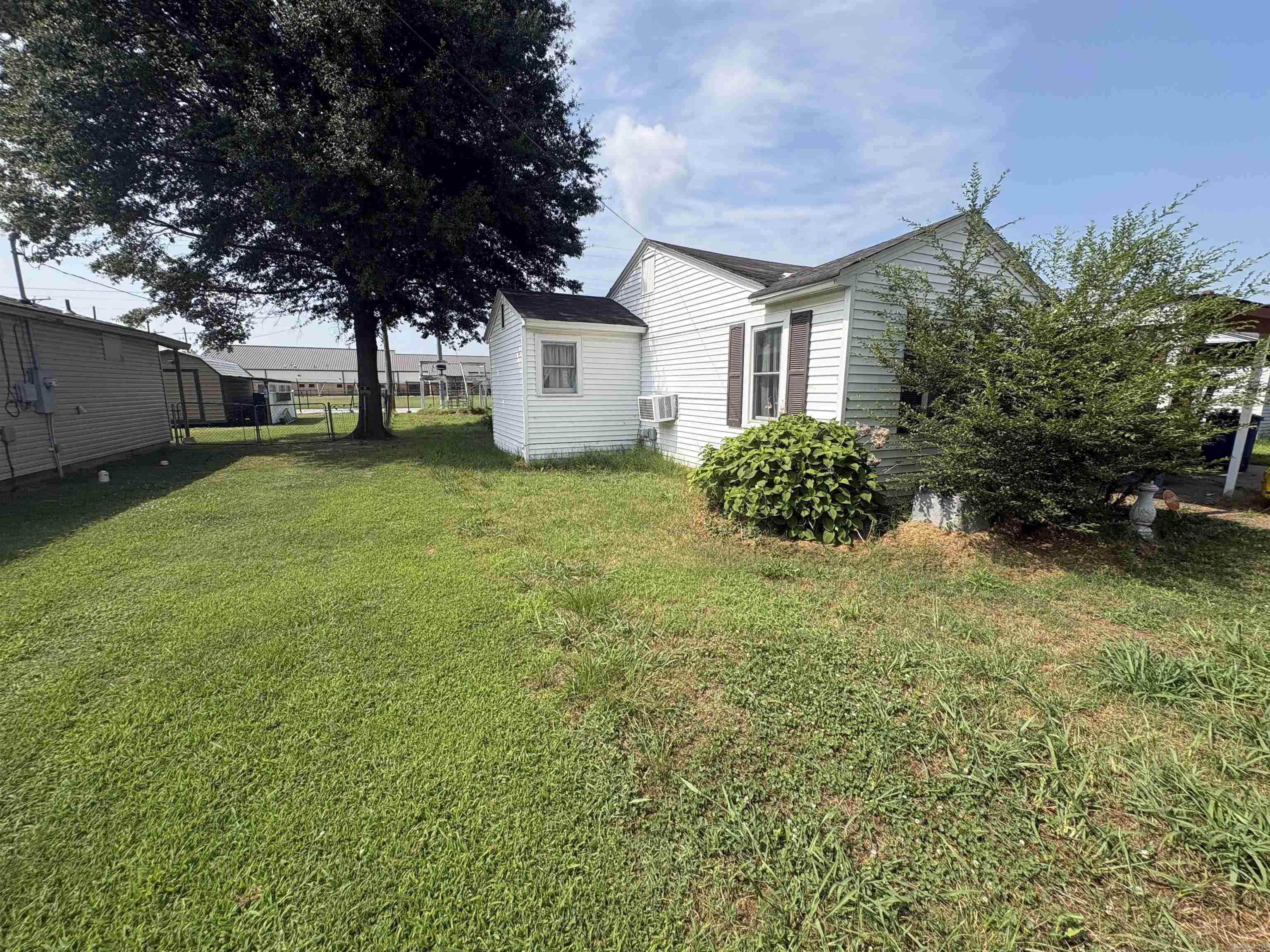 905 Cedar Property Photo 21