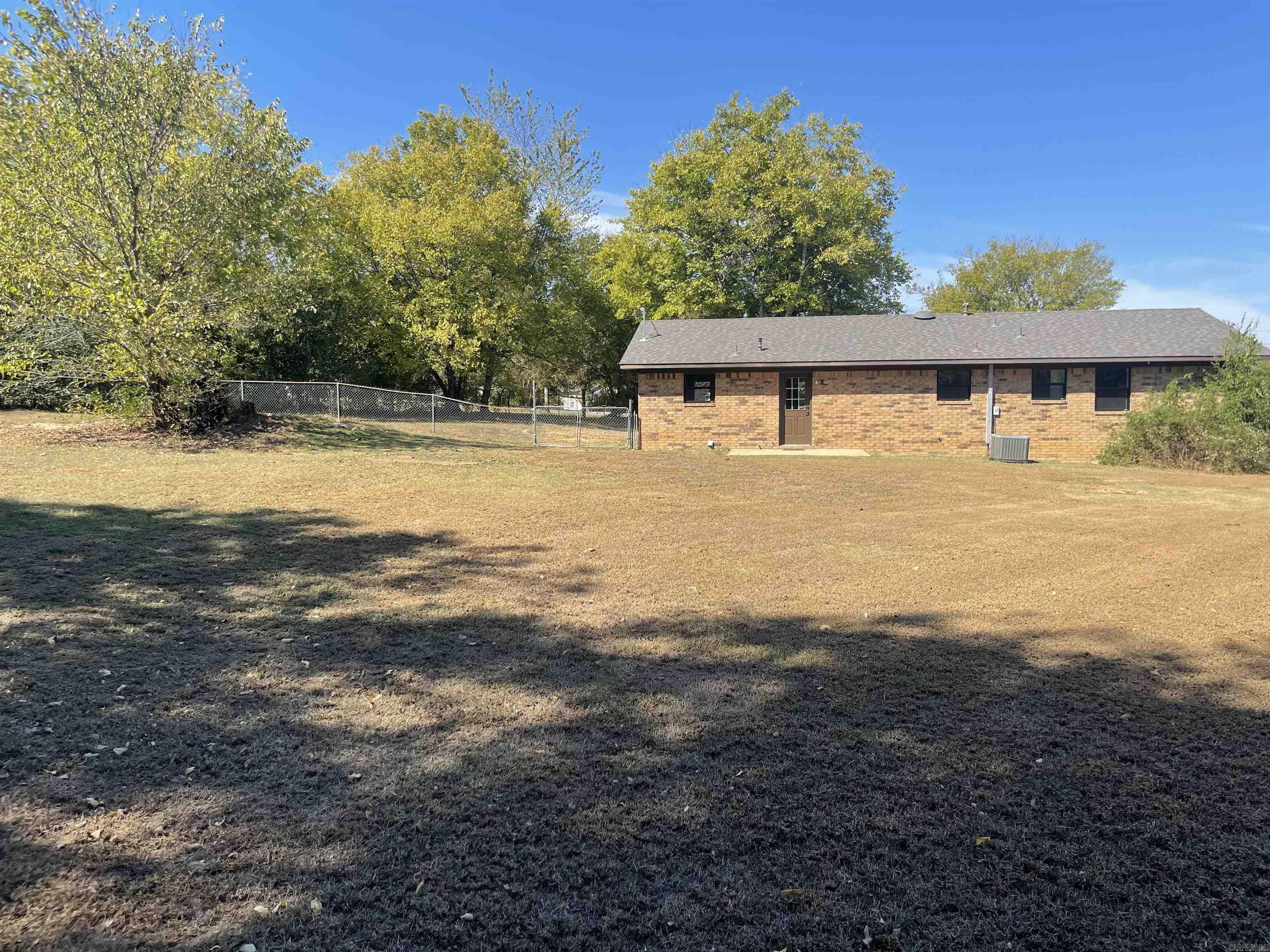 8904 Stonehedge Trail Property Photo 3