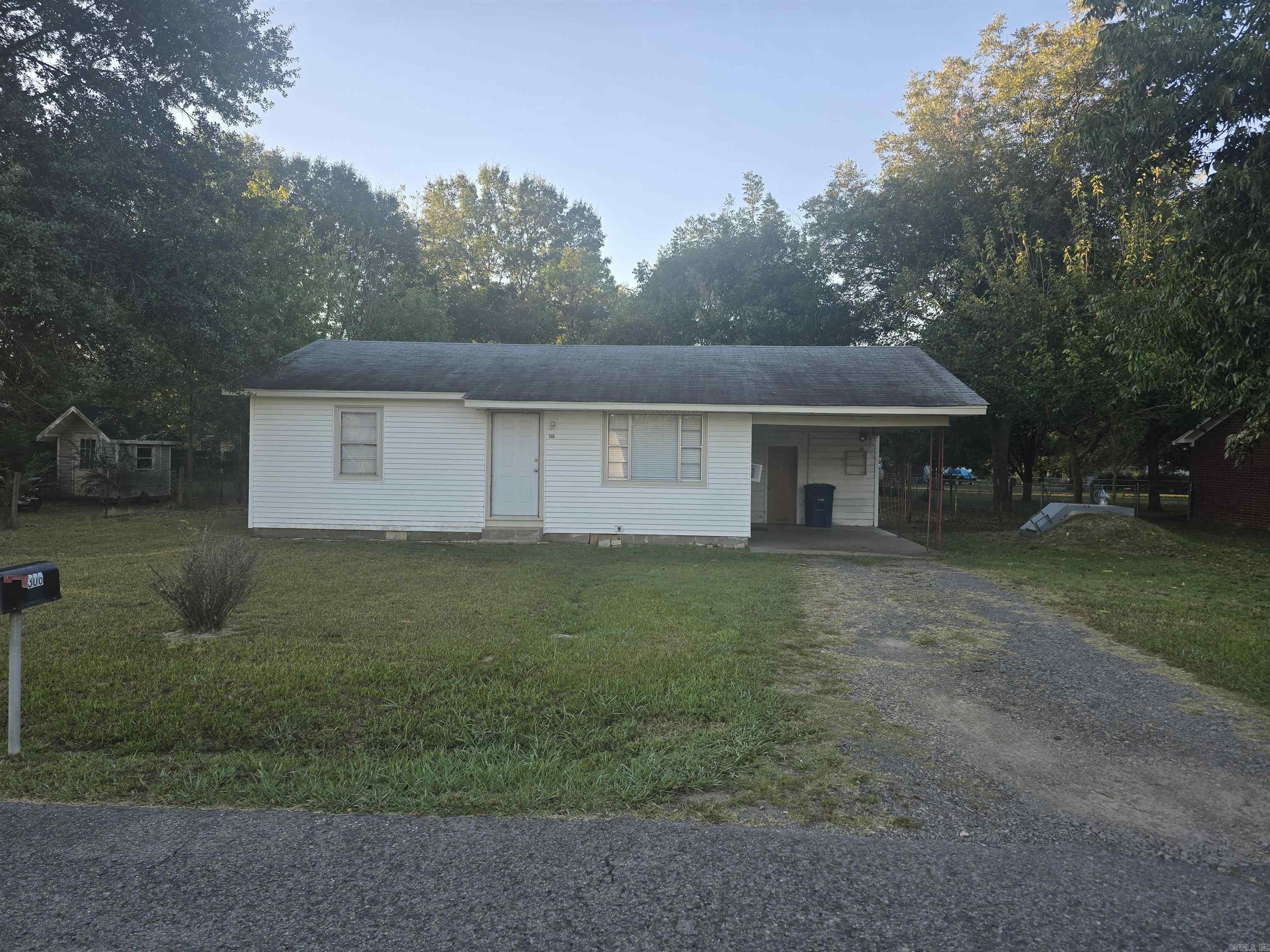 306 E Mississippi Street Property Photo 2
