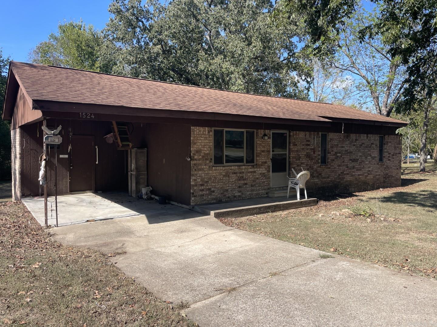 1524 Meadowbrook Property Photo 1