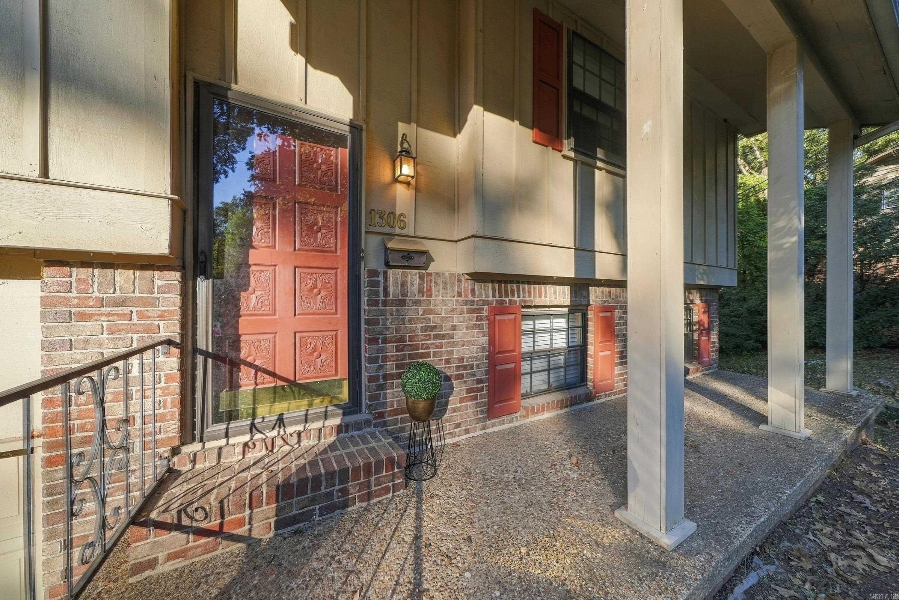 1306 Starfield Road Property Photo 4