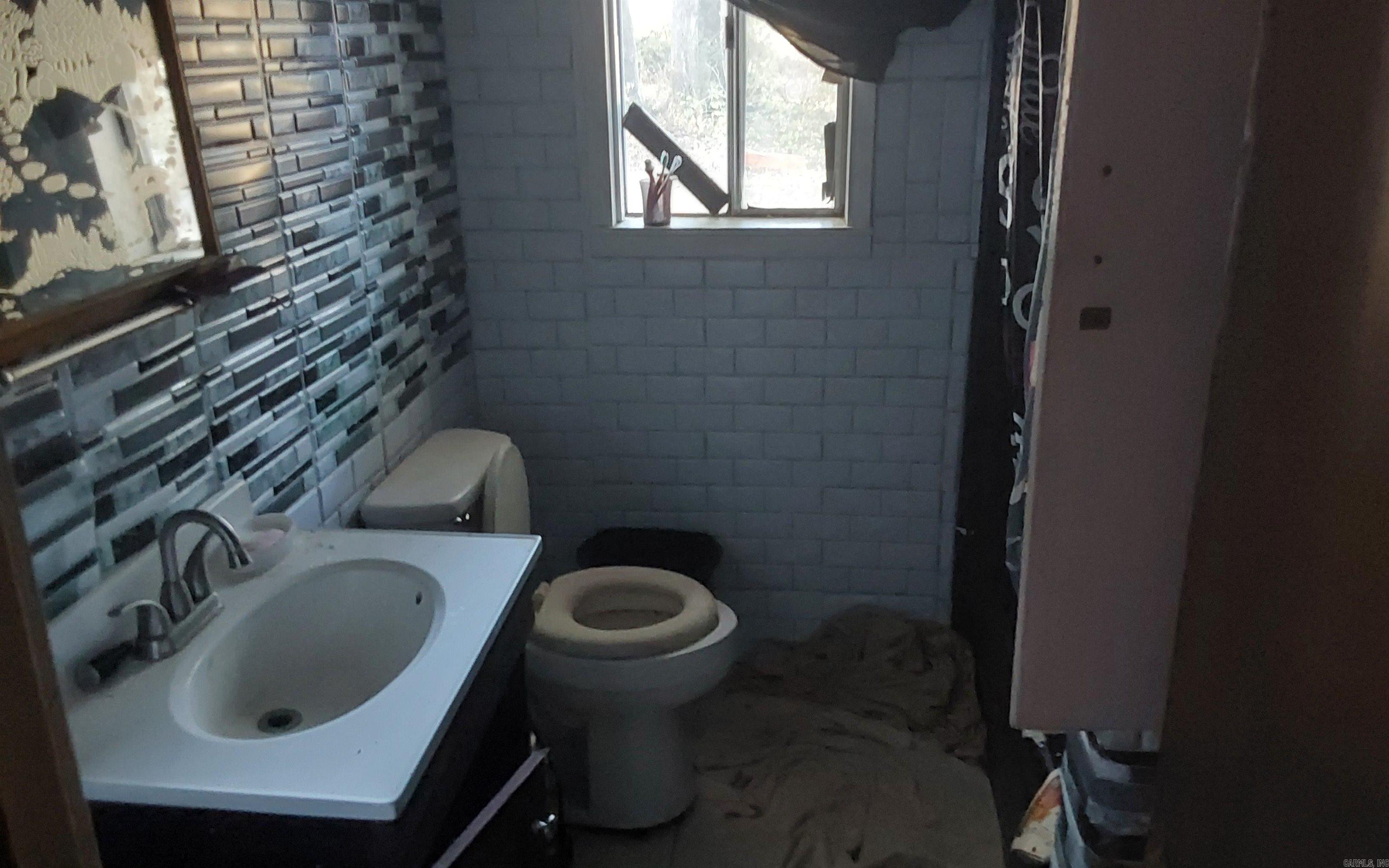 1218 S Long Street Property Photo 9