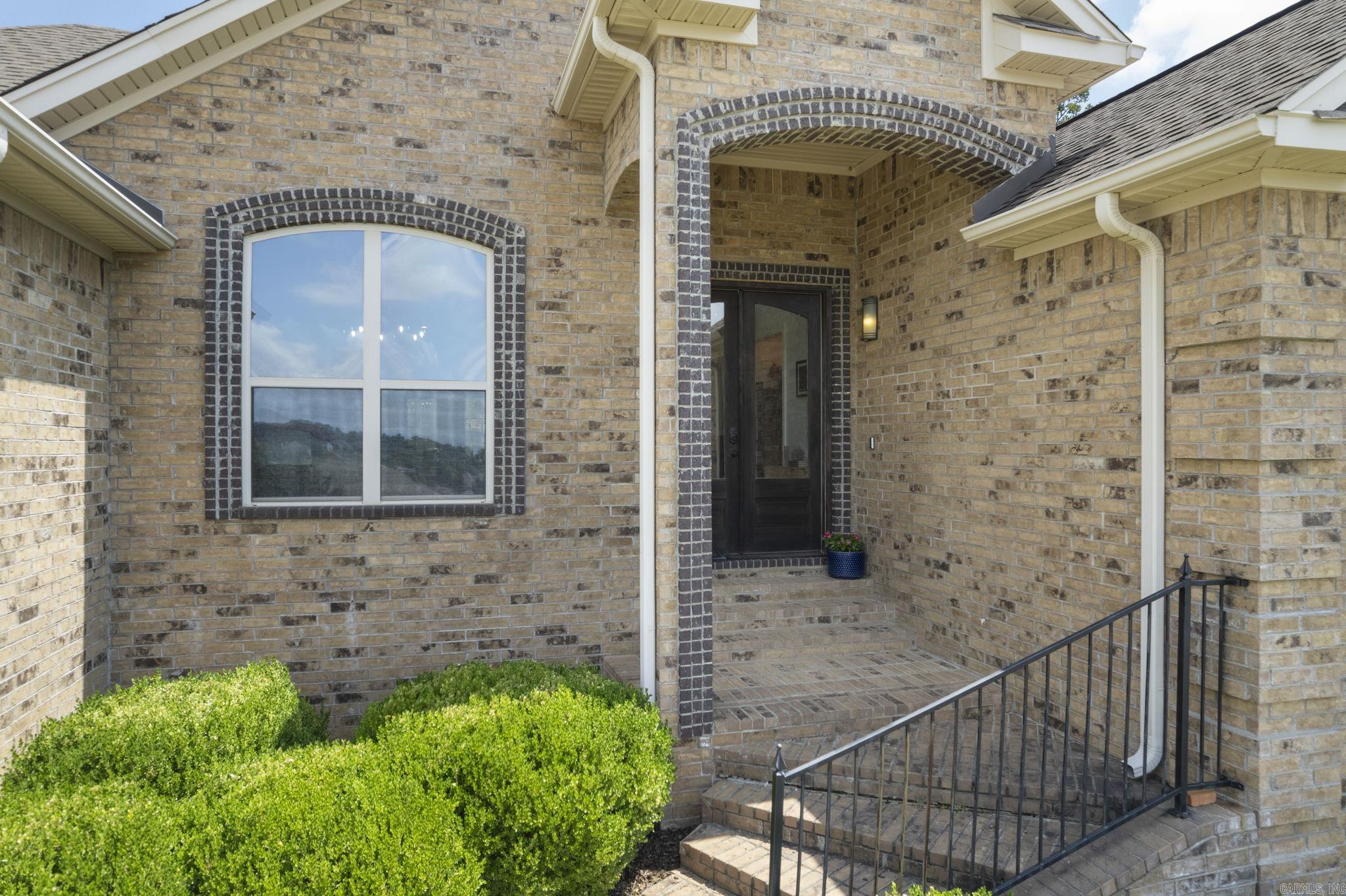 14 Basswood Terrace Property Photo 4