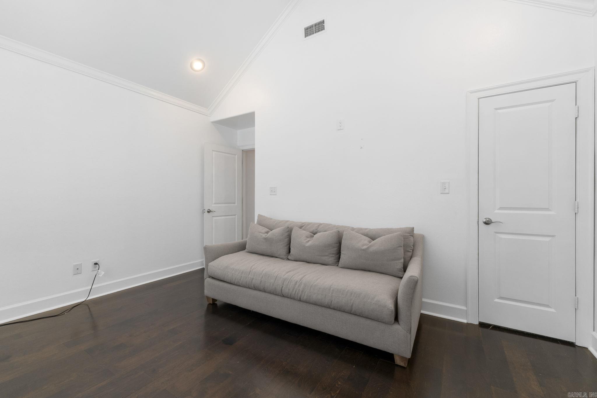14 Basswood Terrace Property Photo 31