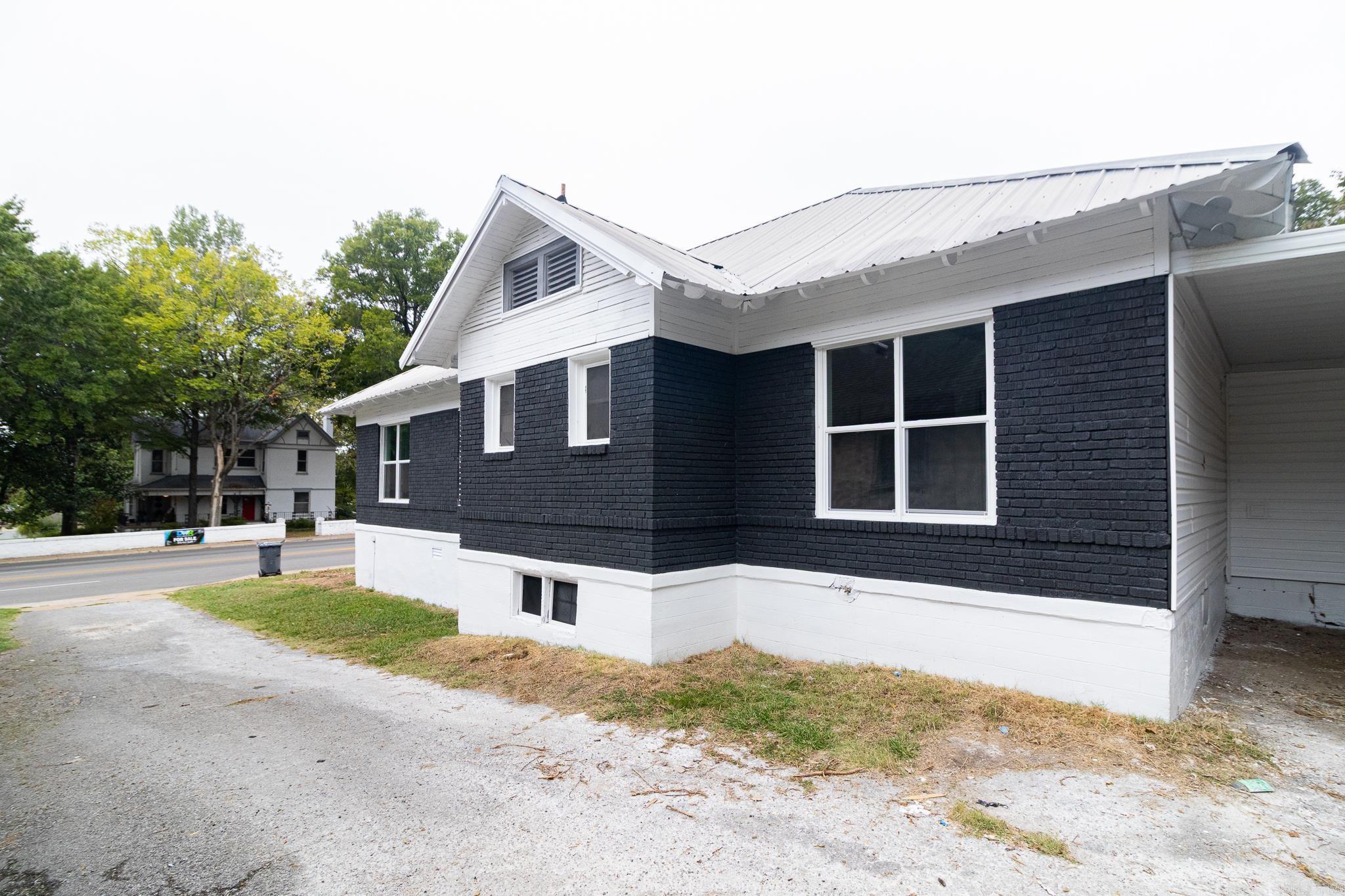 1520 S Main Street Property Photo 5