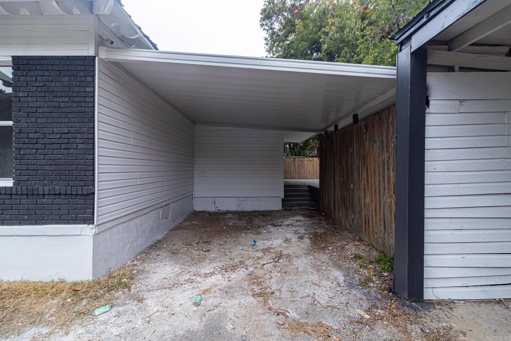 1520 S Main Street Property Photo 7