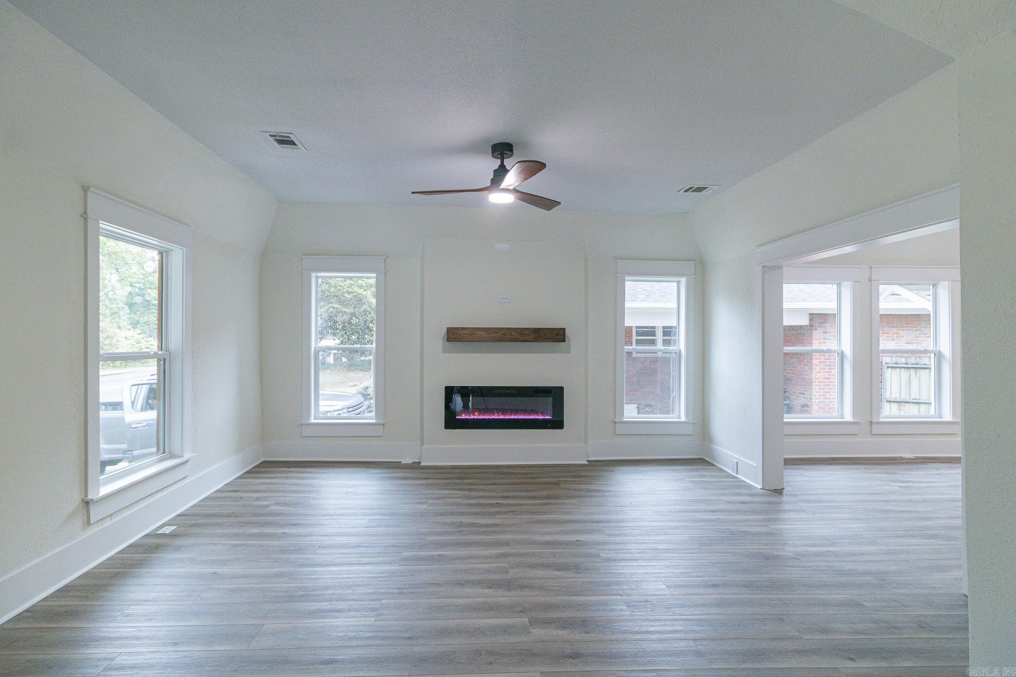 1520 S Main Street Property Photo 11