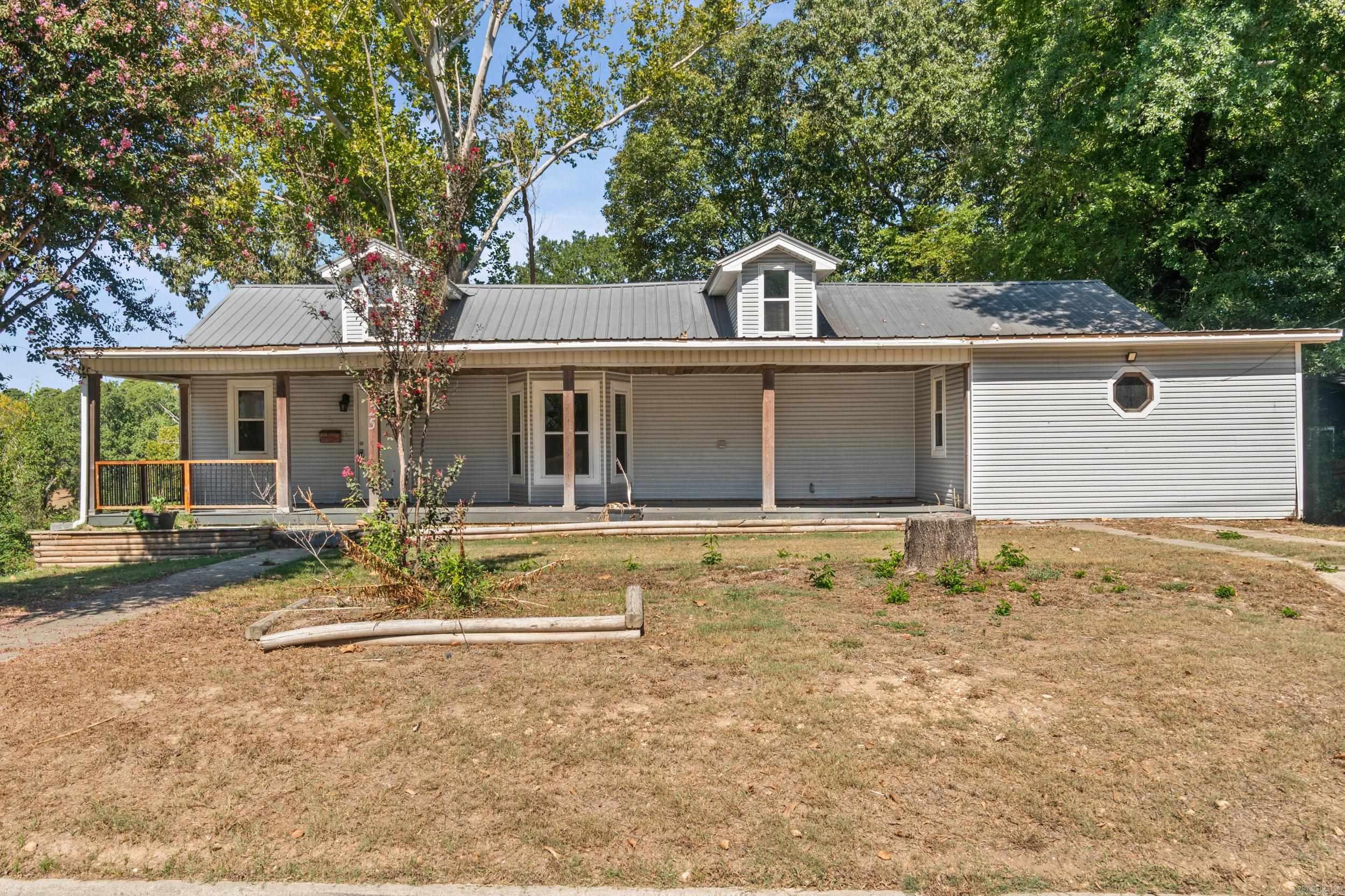 825 Evans Drive Property Photo 1