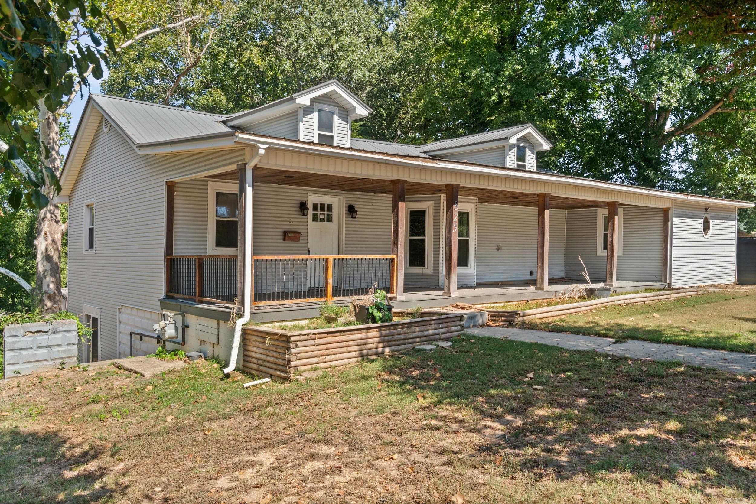 825 Evans Drive Property Photo 3