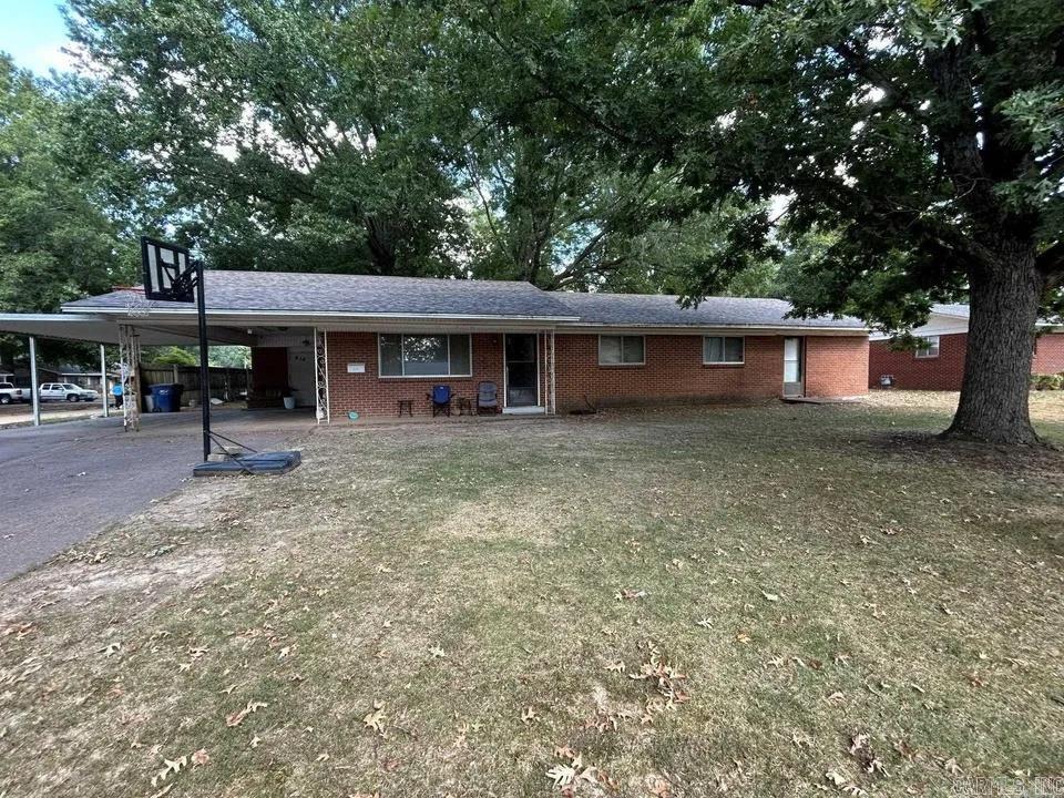914 N Charlyne Avenue Property Photo 1