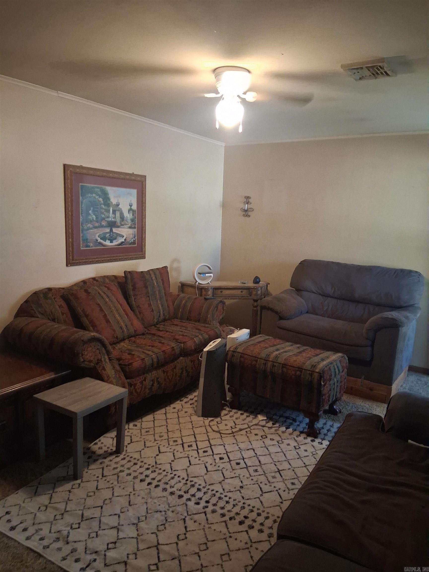 914 N Charlyne Avenue Property Photo 4