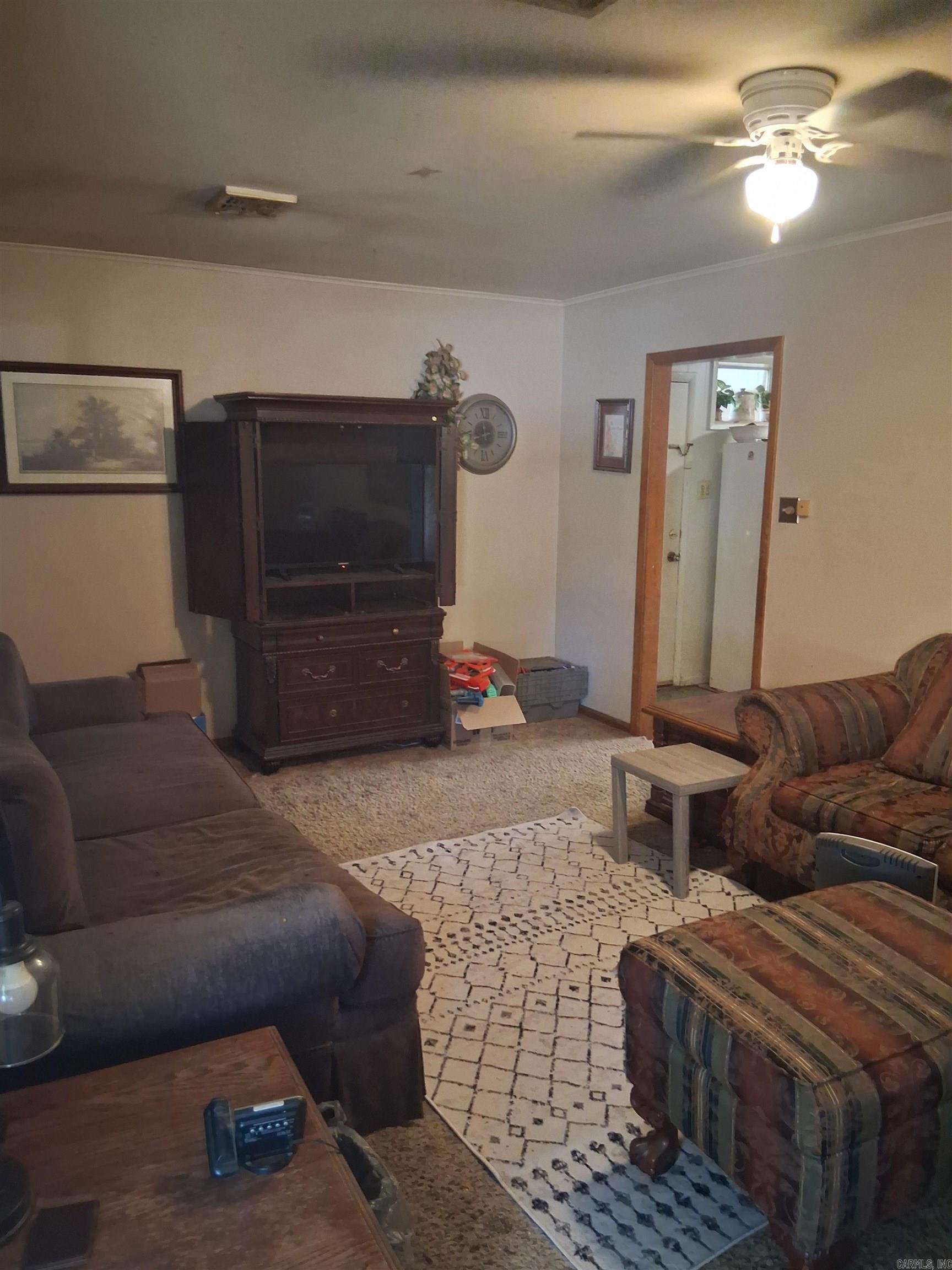 914 N Charlyne Avenue Property Photo 5