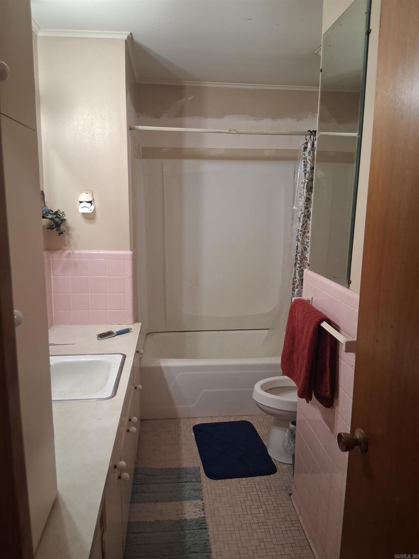 914 N Charlyne Avenue Property Photo 6