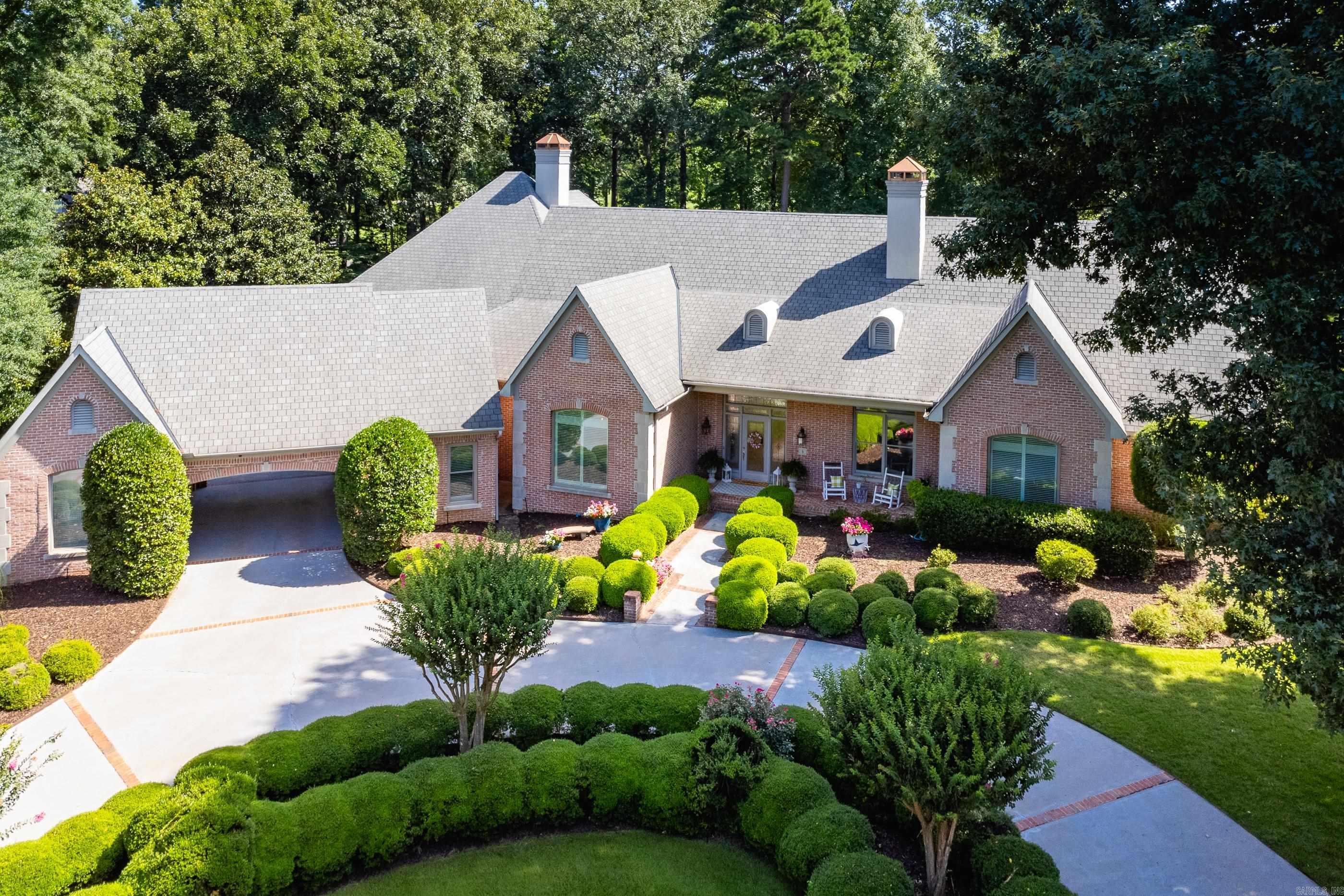 6 Bretagne Circle Property Photo 1