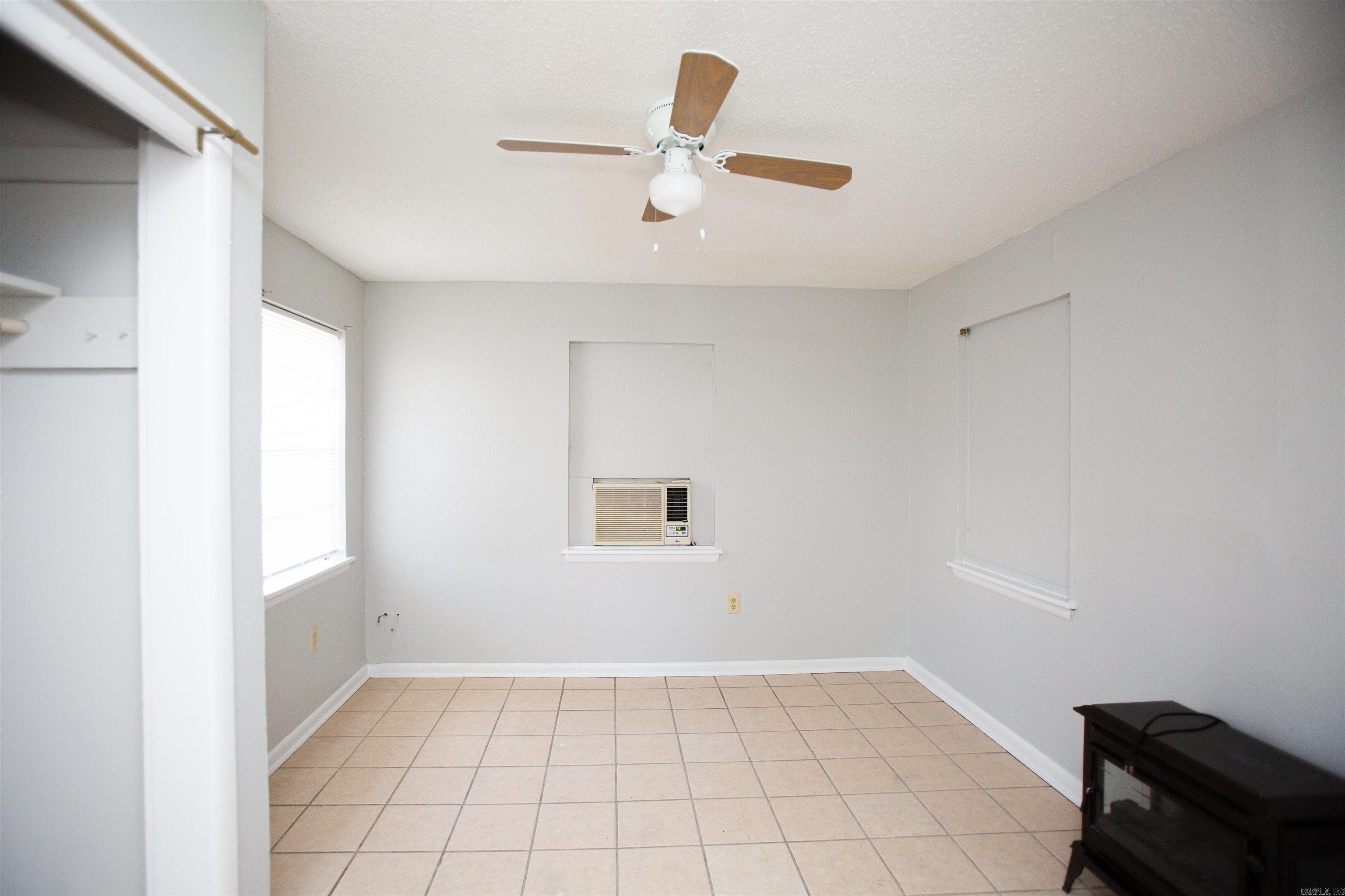 2410 1/2 Division Street Property Photo 4