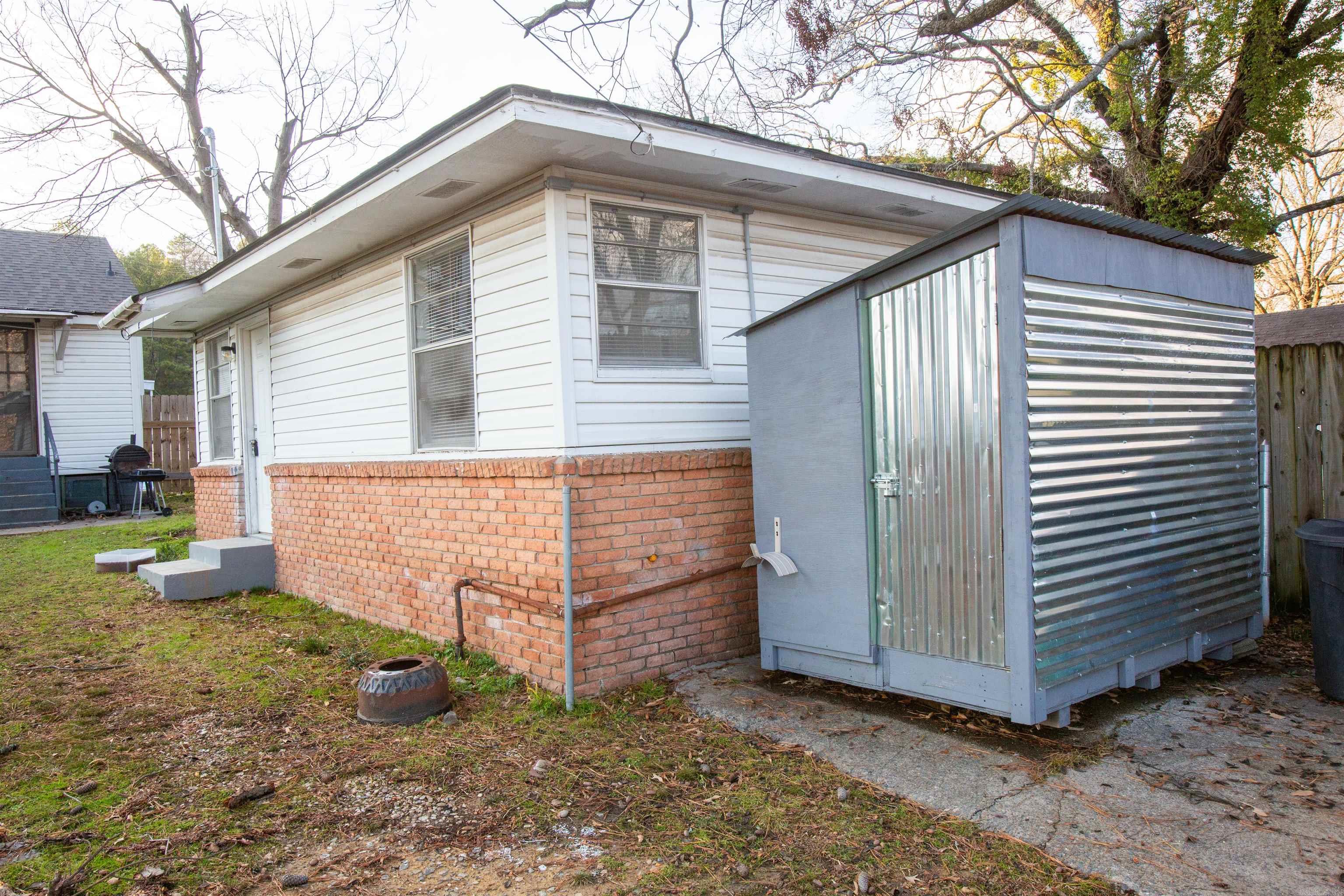 2410 1/2 Division Street Property Photo 8
