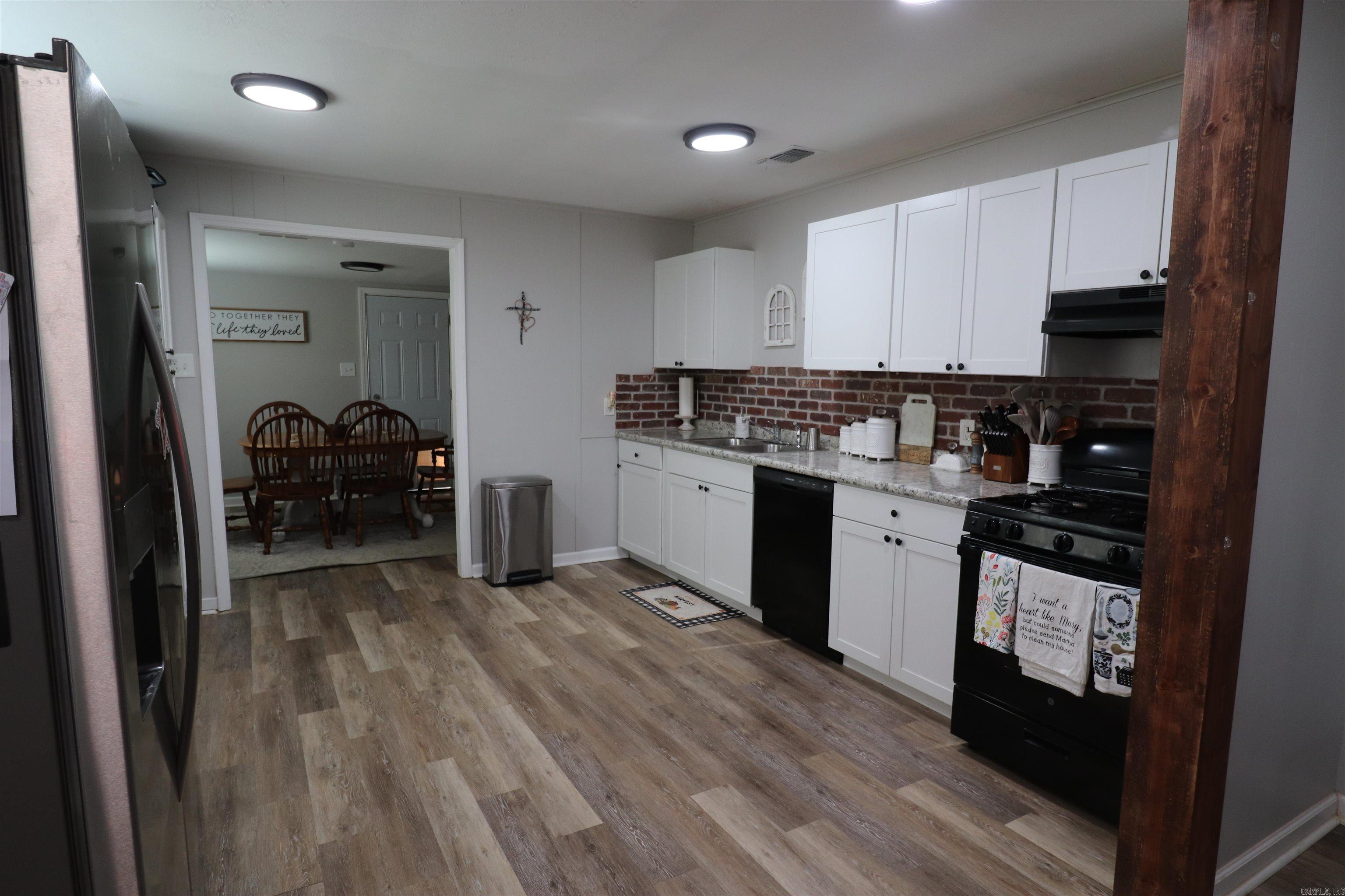 710 Dalewood Property Photo 3