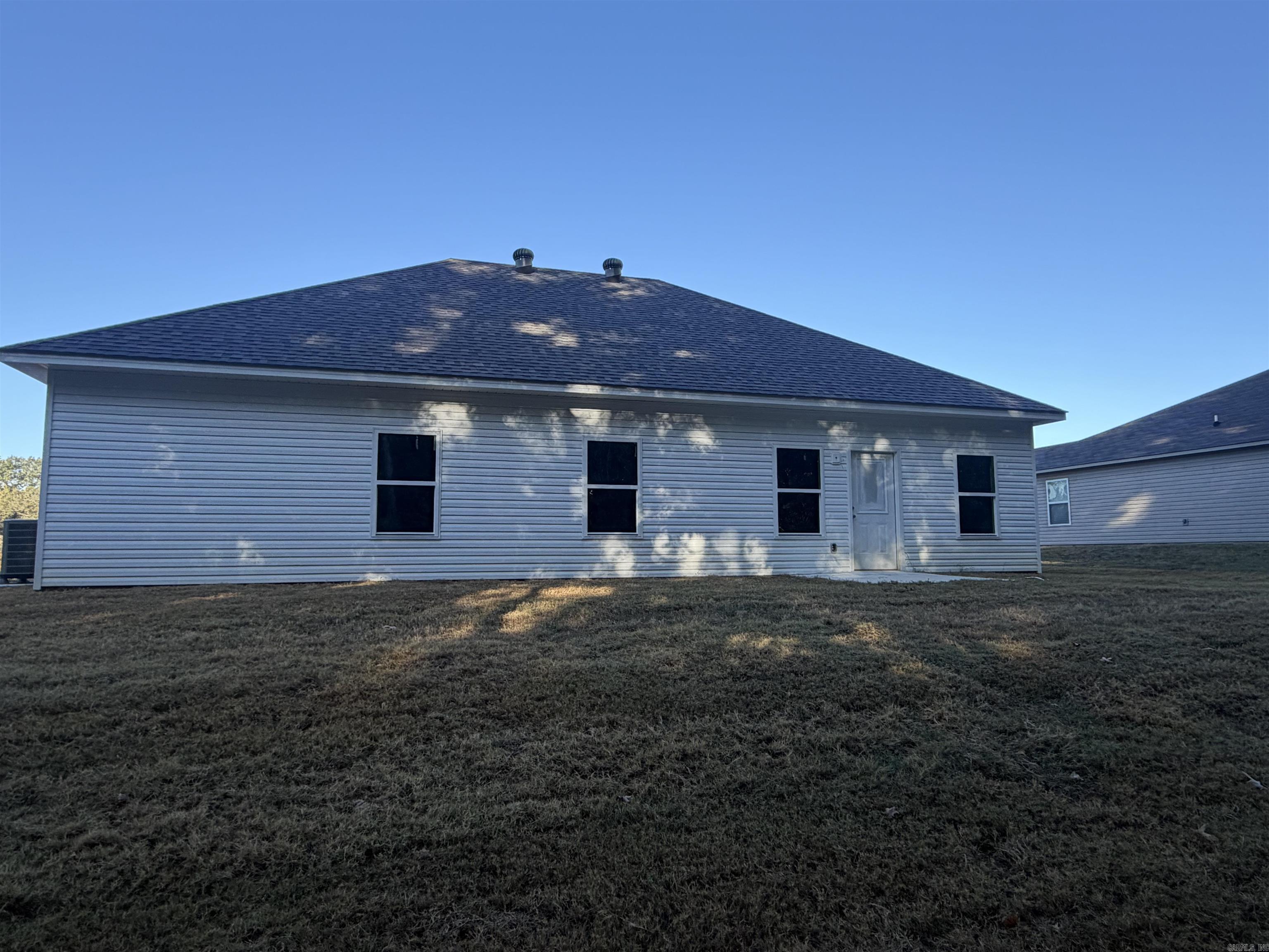 5548 Bundy Drive Property Photo 2