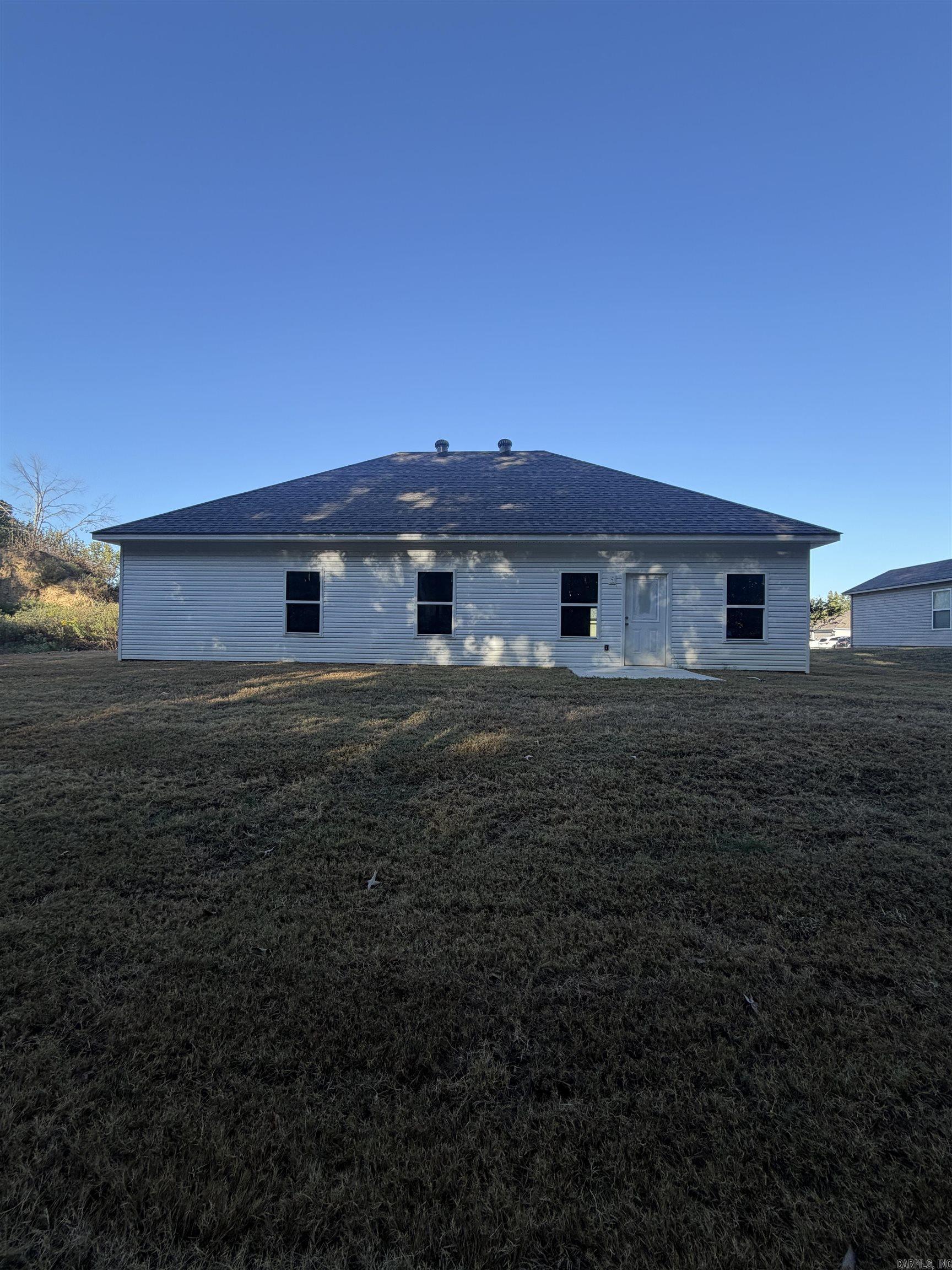 5548 Bundy Drive Property Photo 3