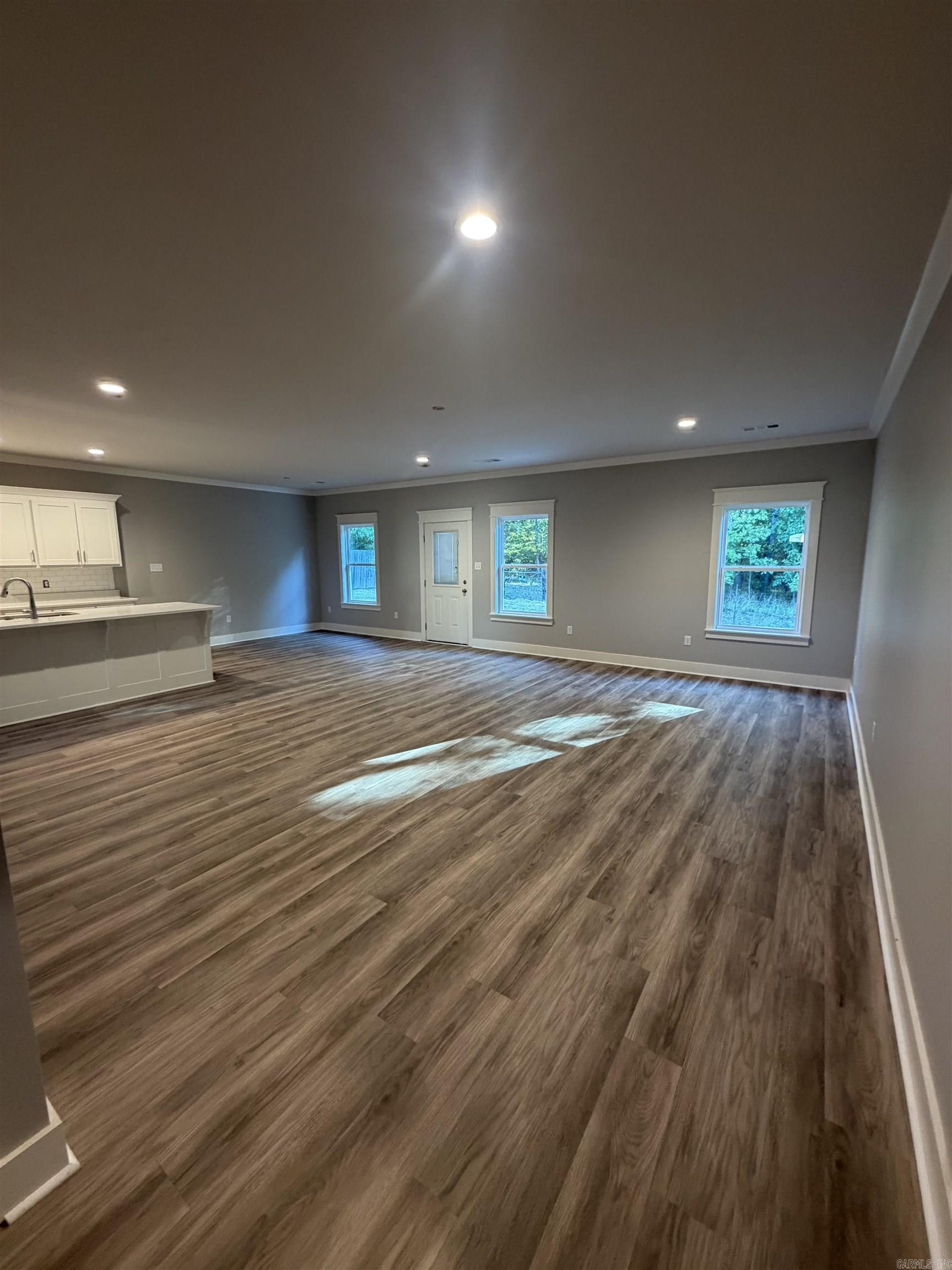 5548 Bundy Drive Property Photo 10