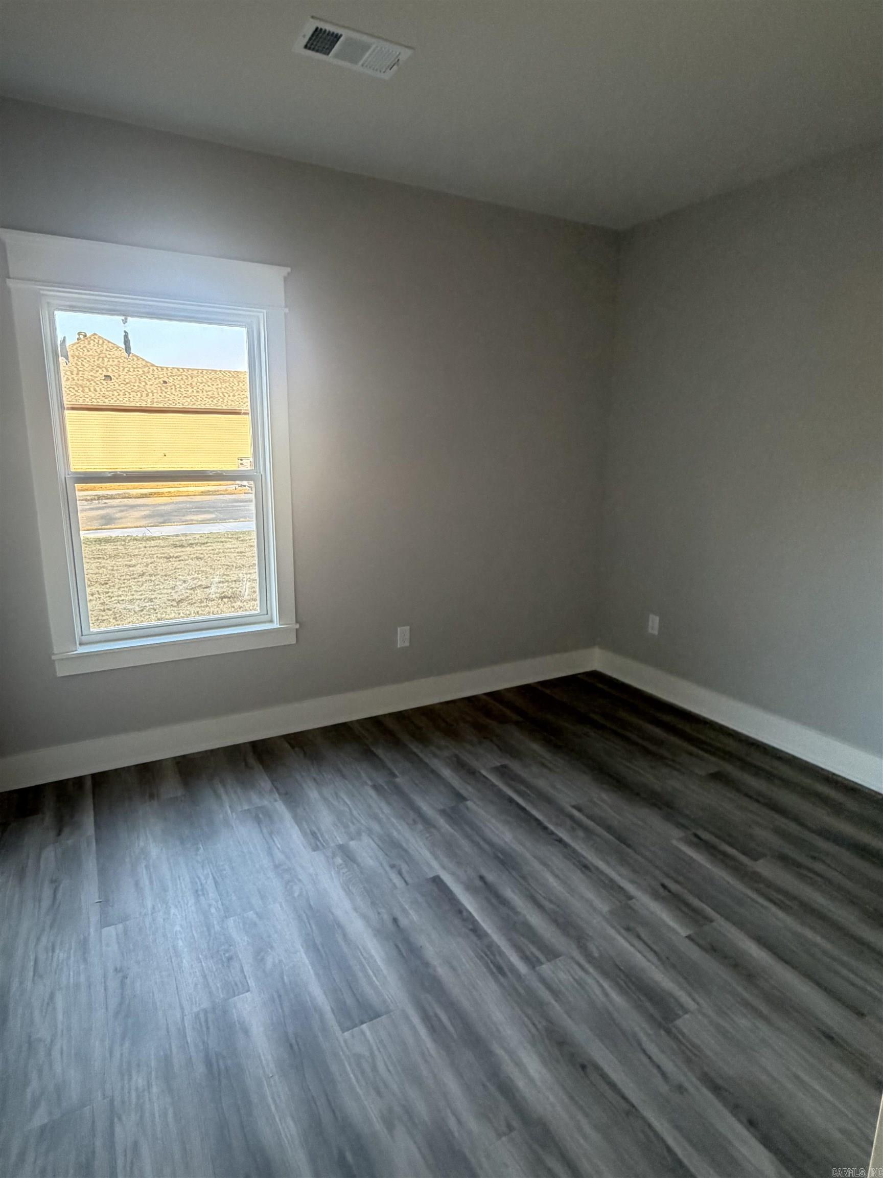 5548 Bundy Drive Property Photo 14