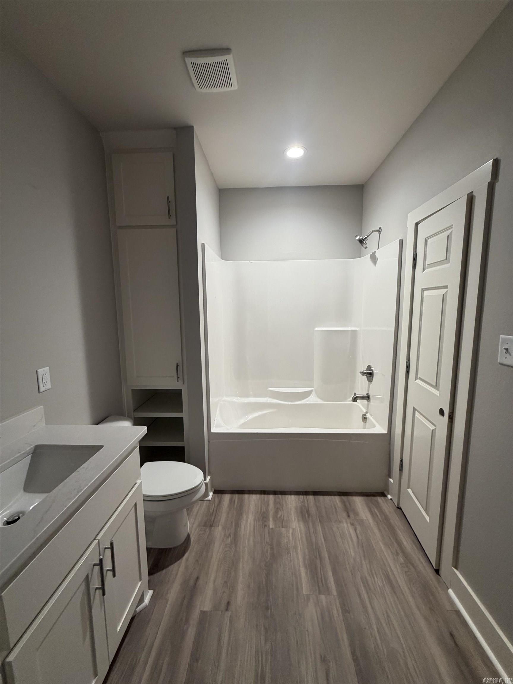 5548 Bundy Drive Property Photo 15