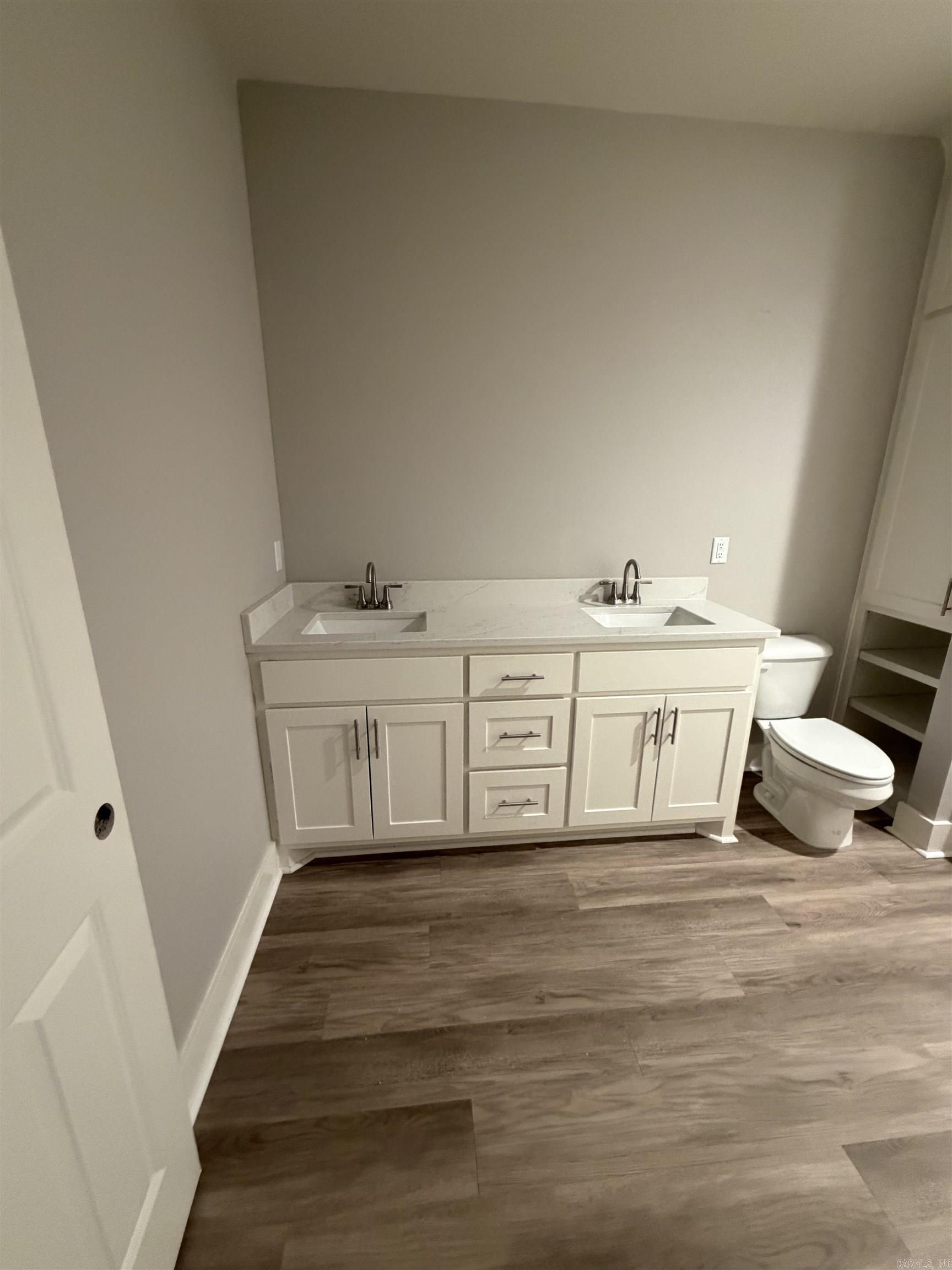 5548 Bundy Drive Property Photo 16