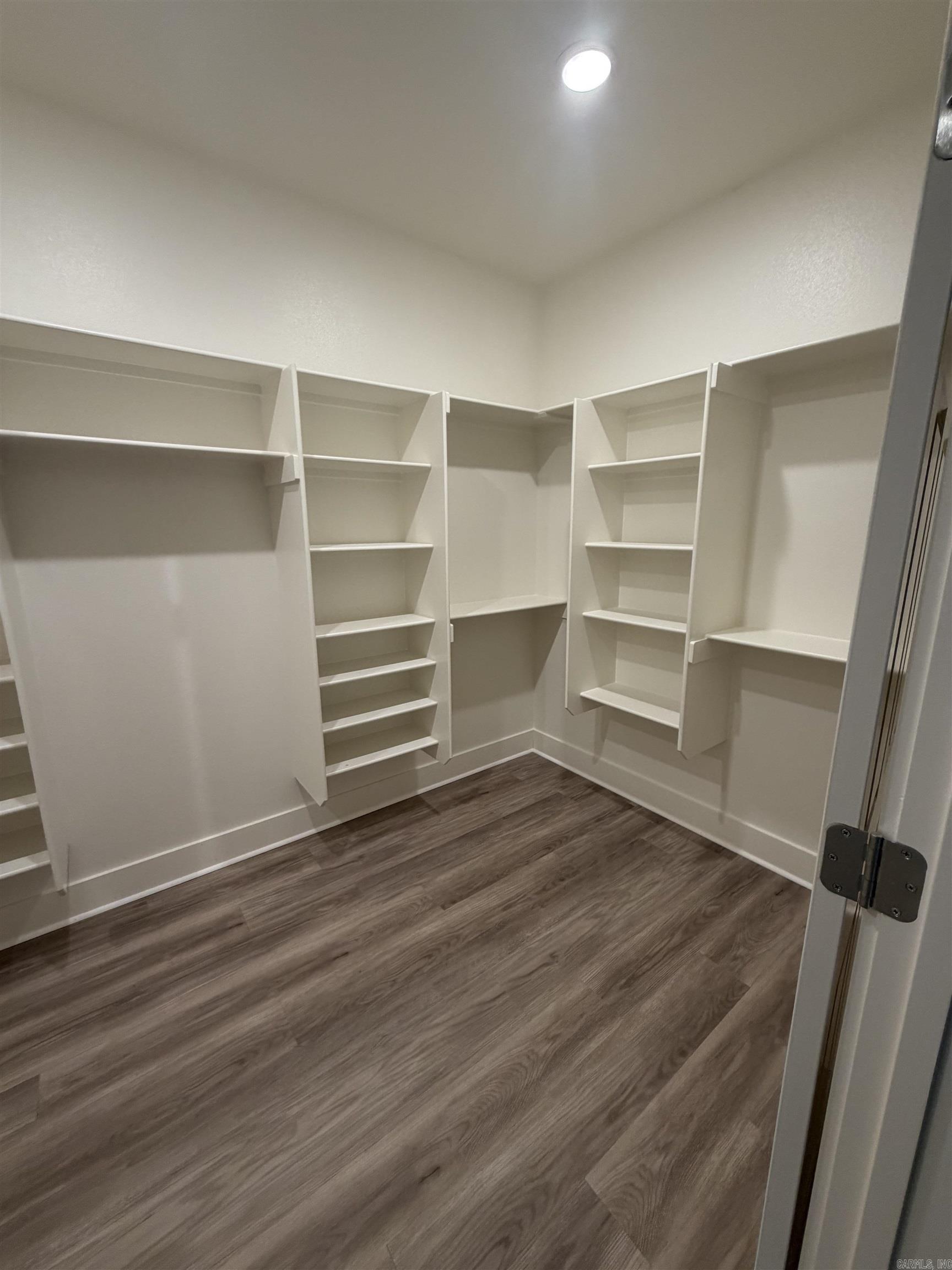 5548 Bundy Drive Property Photo 17