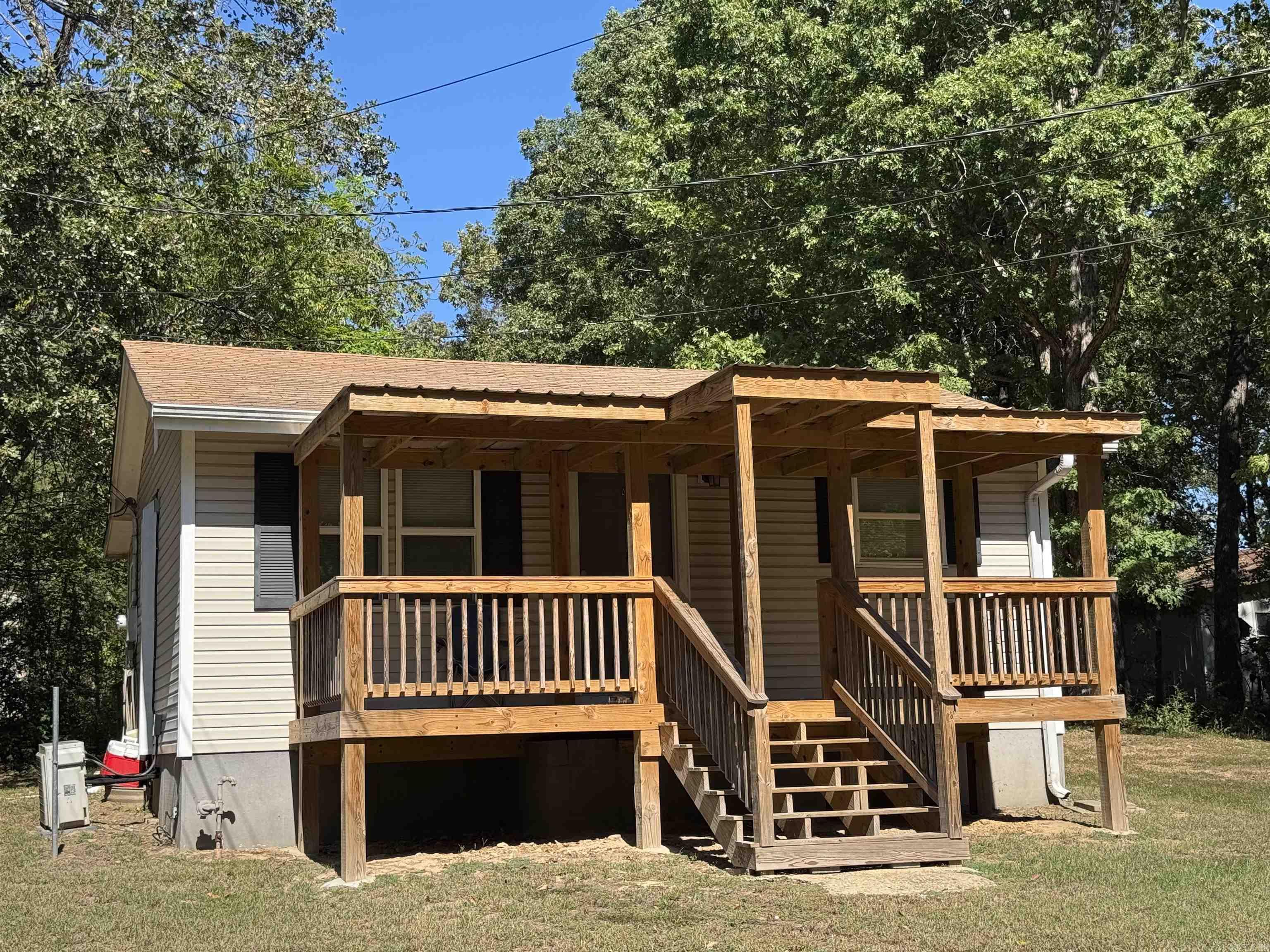 2204 Town & Country Road Property Photo 1