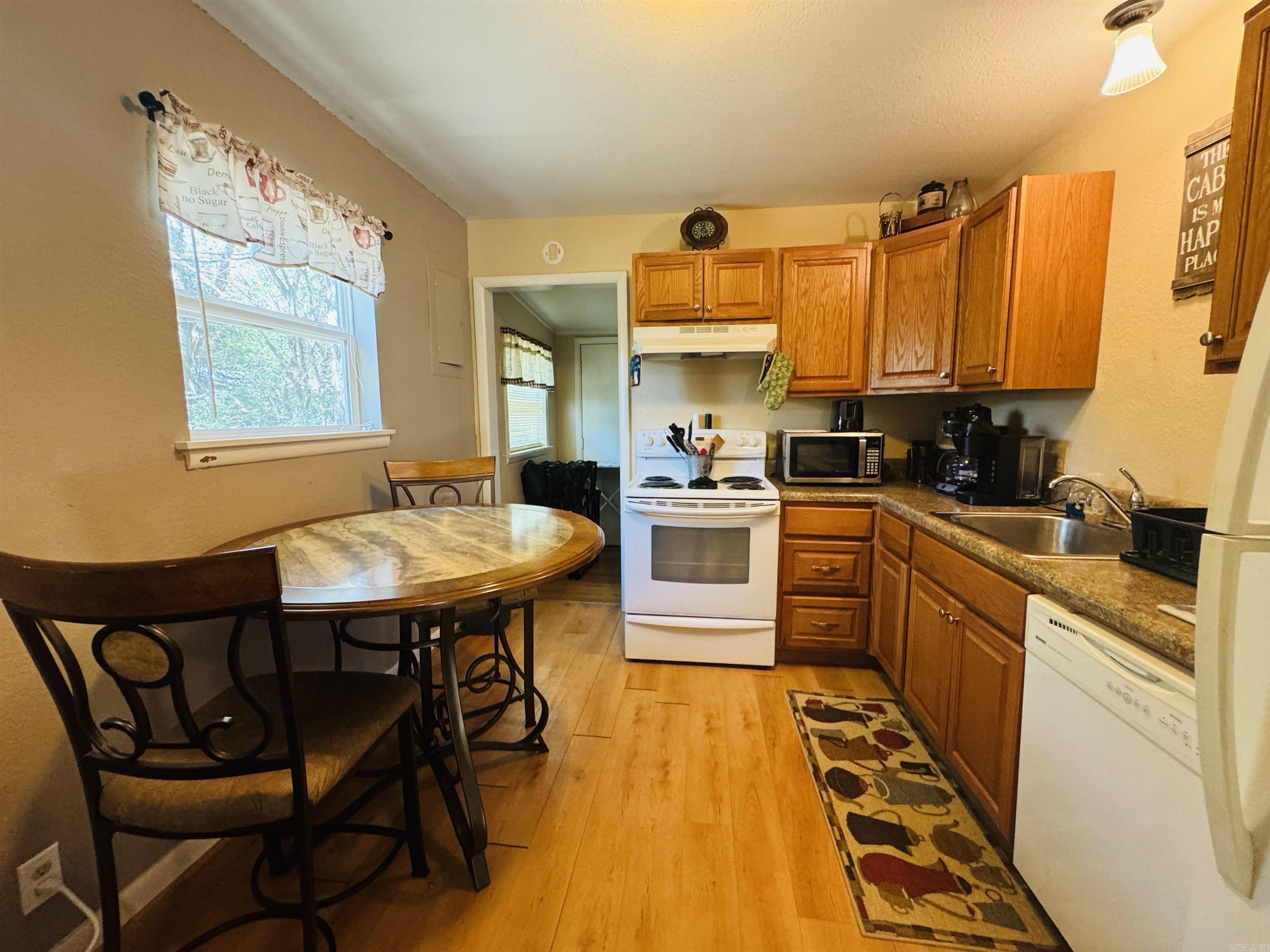 2204 Town & Country Street Property Photo 8