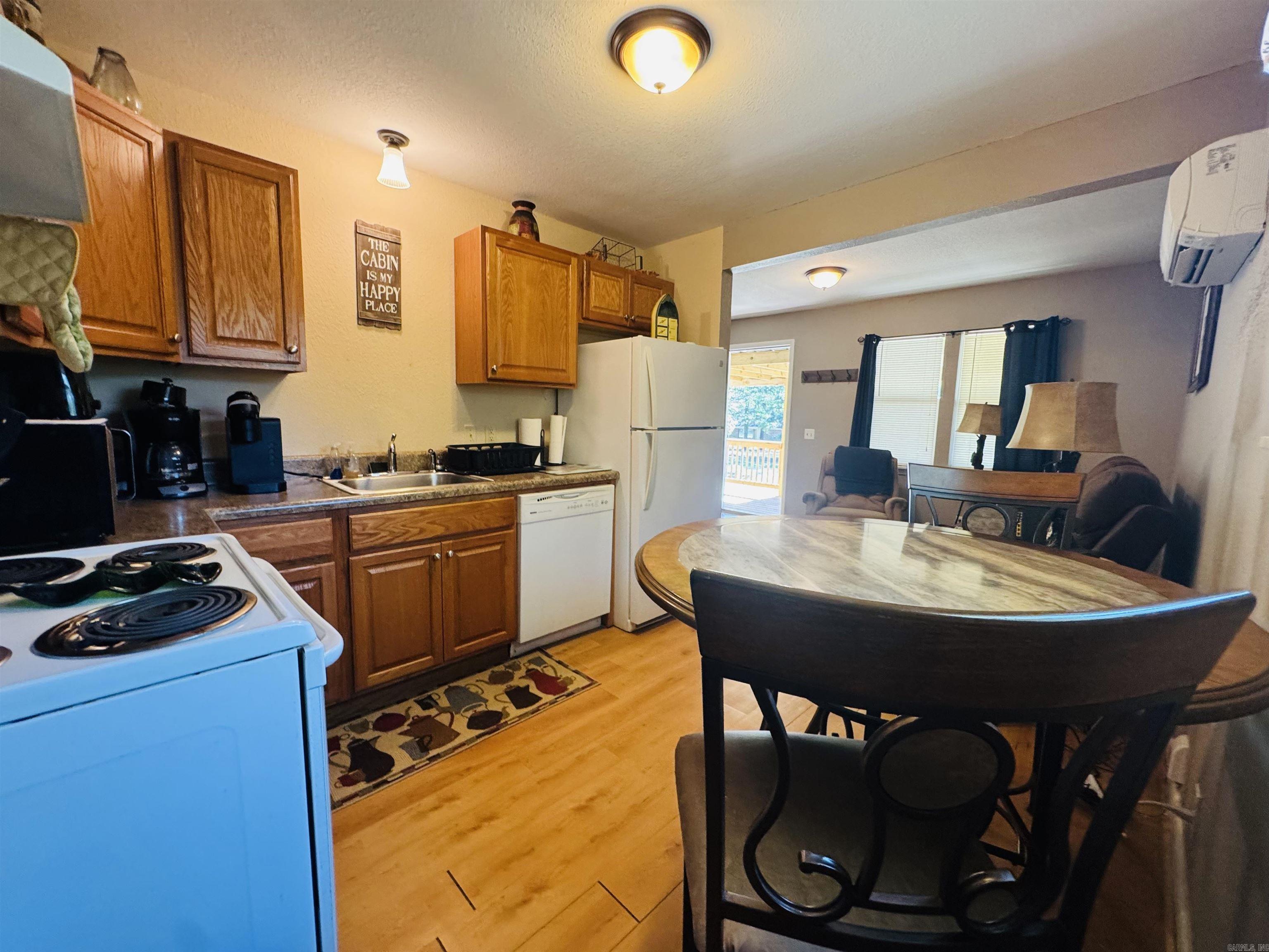 2204 Town & Country Street Property Photo 9