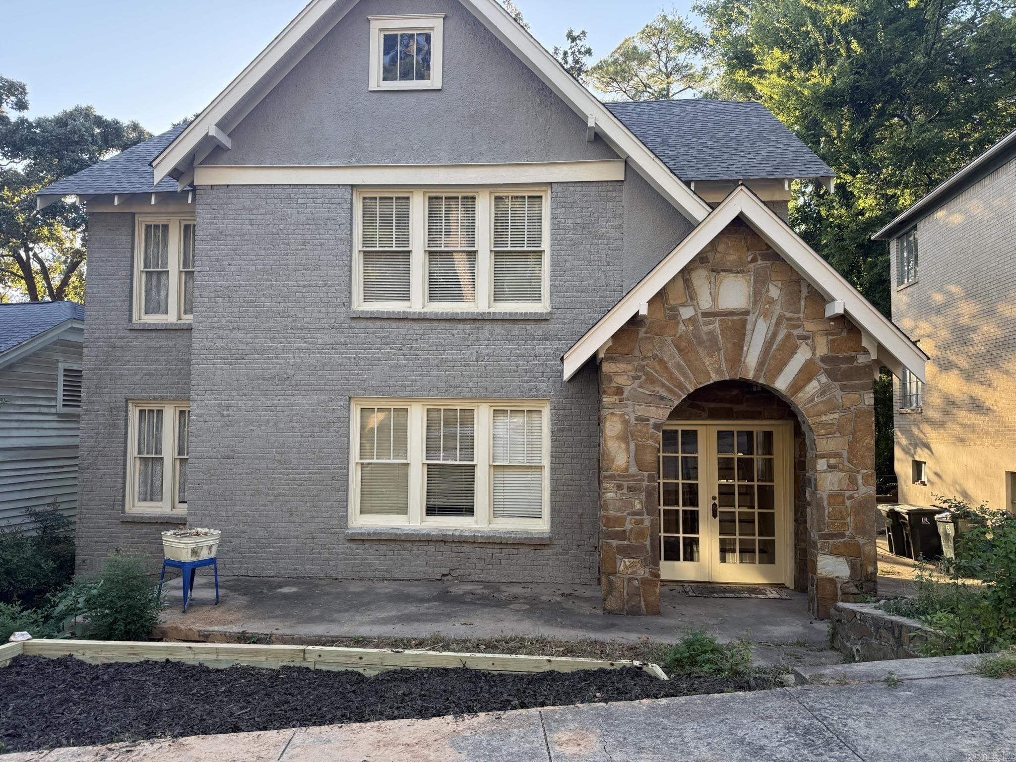 204 Vernon Avenue Property Photo 1