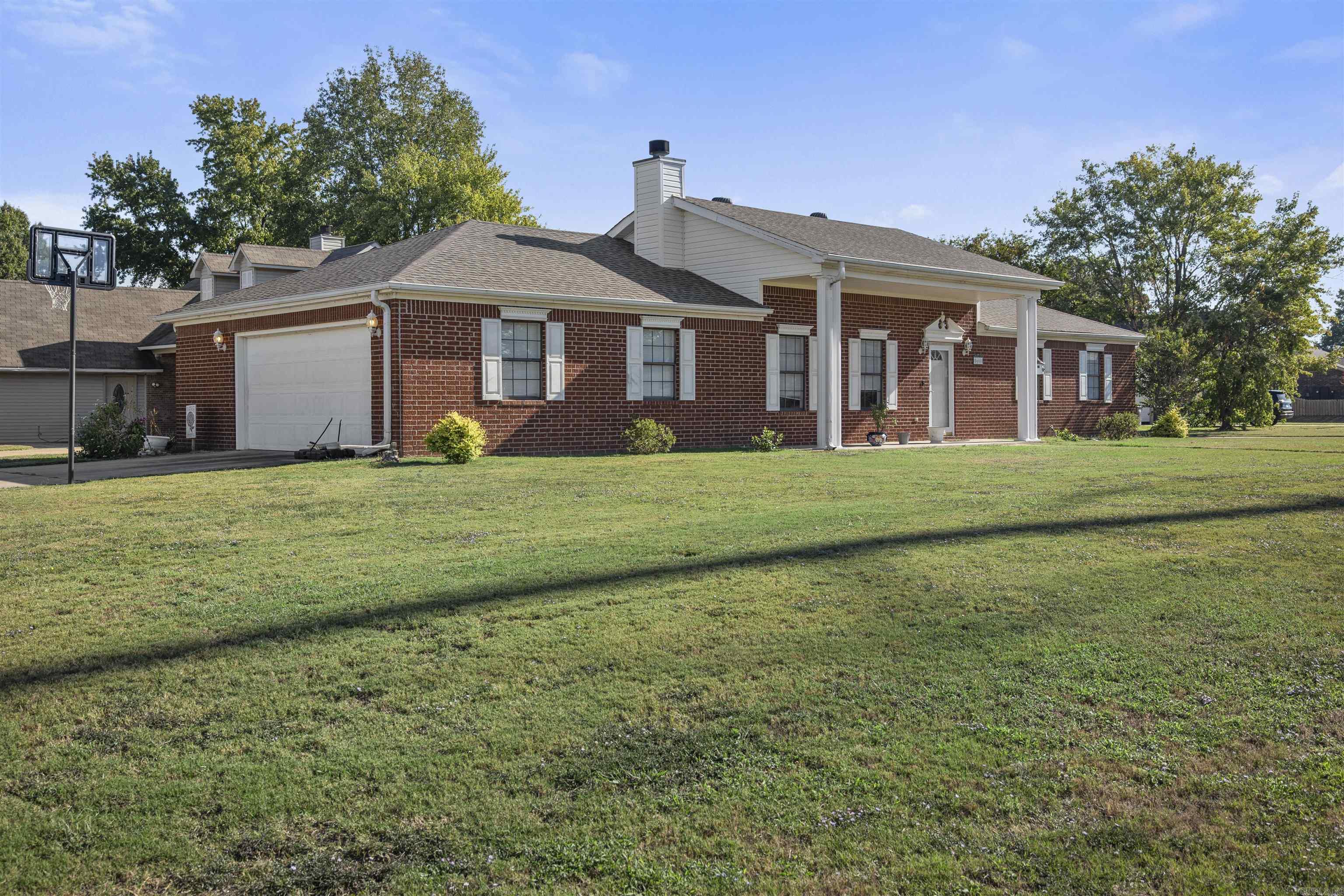 5600 Summer Place Property Photo 1