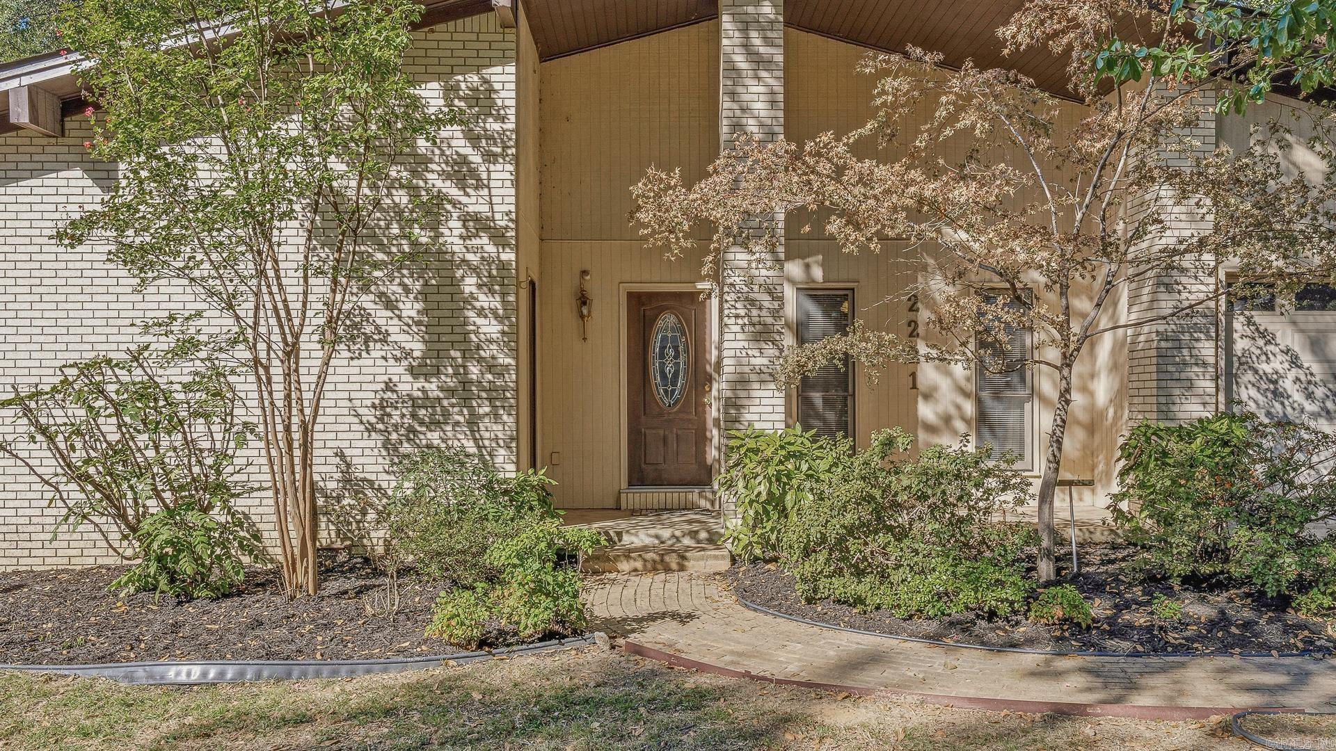2221 Indian Trails St. Property Photo 2