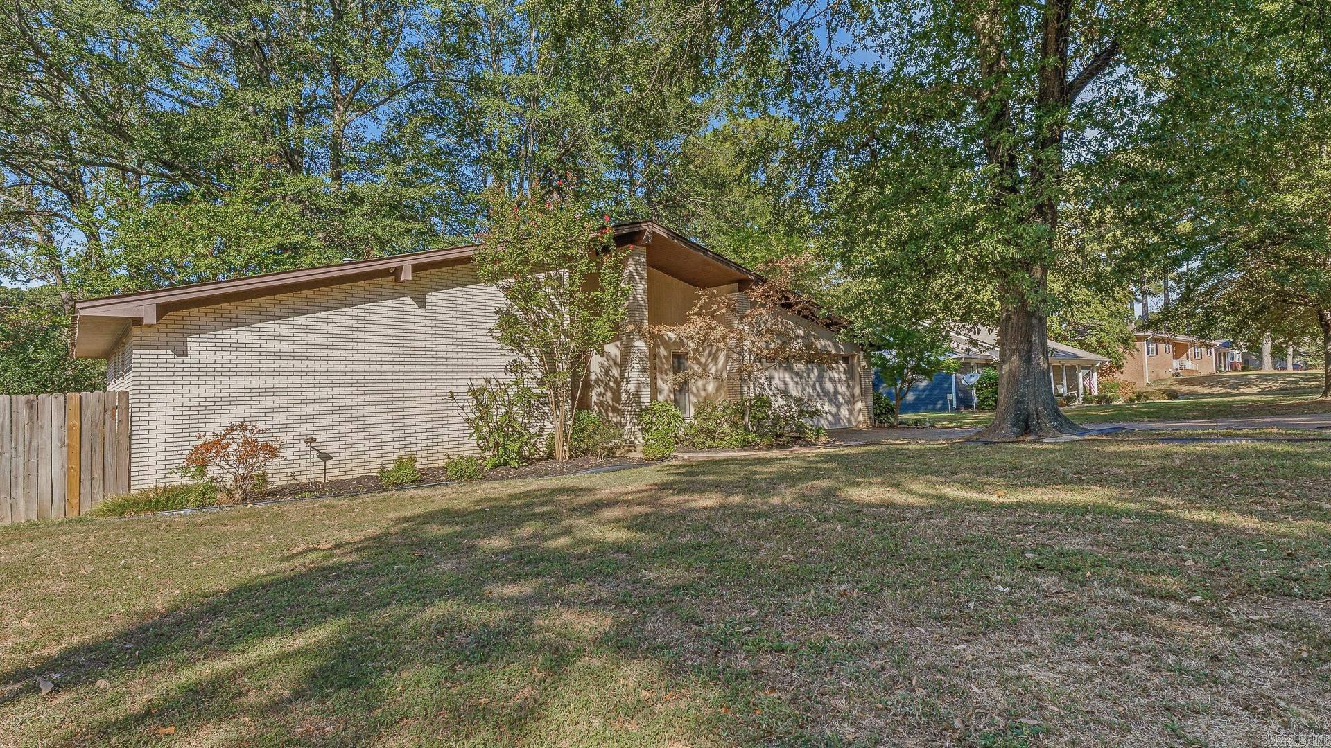 2221 Indian Trails St. Property Photo 27