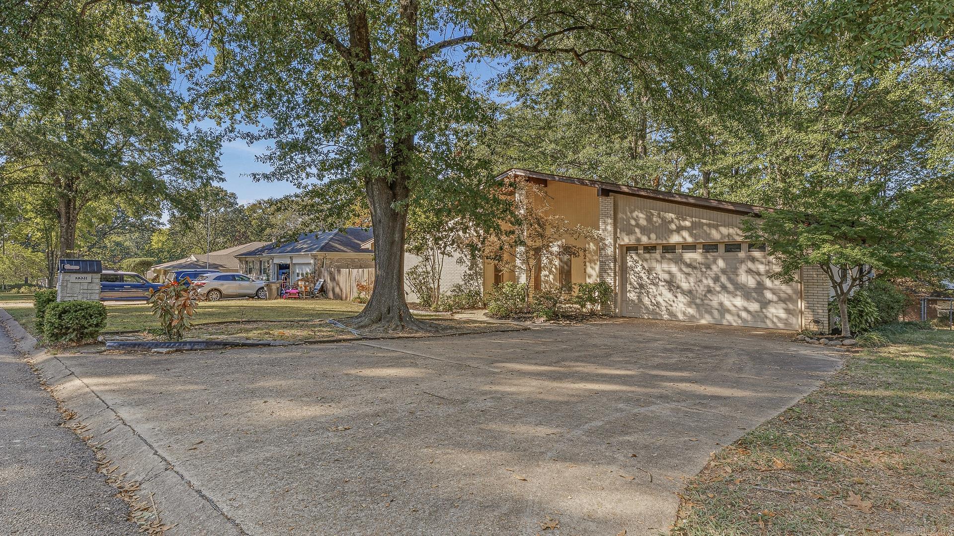 2221 Indian Trails St. Property Photo 28