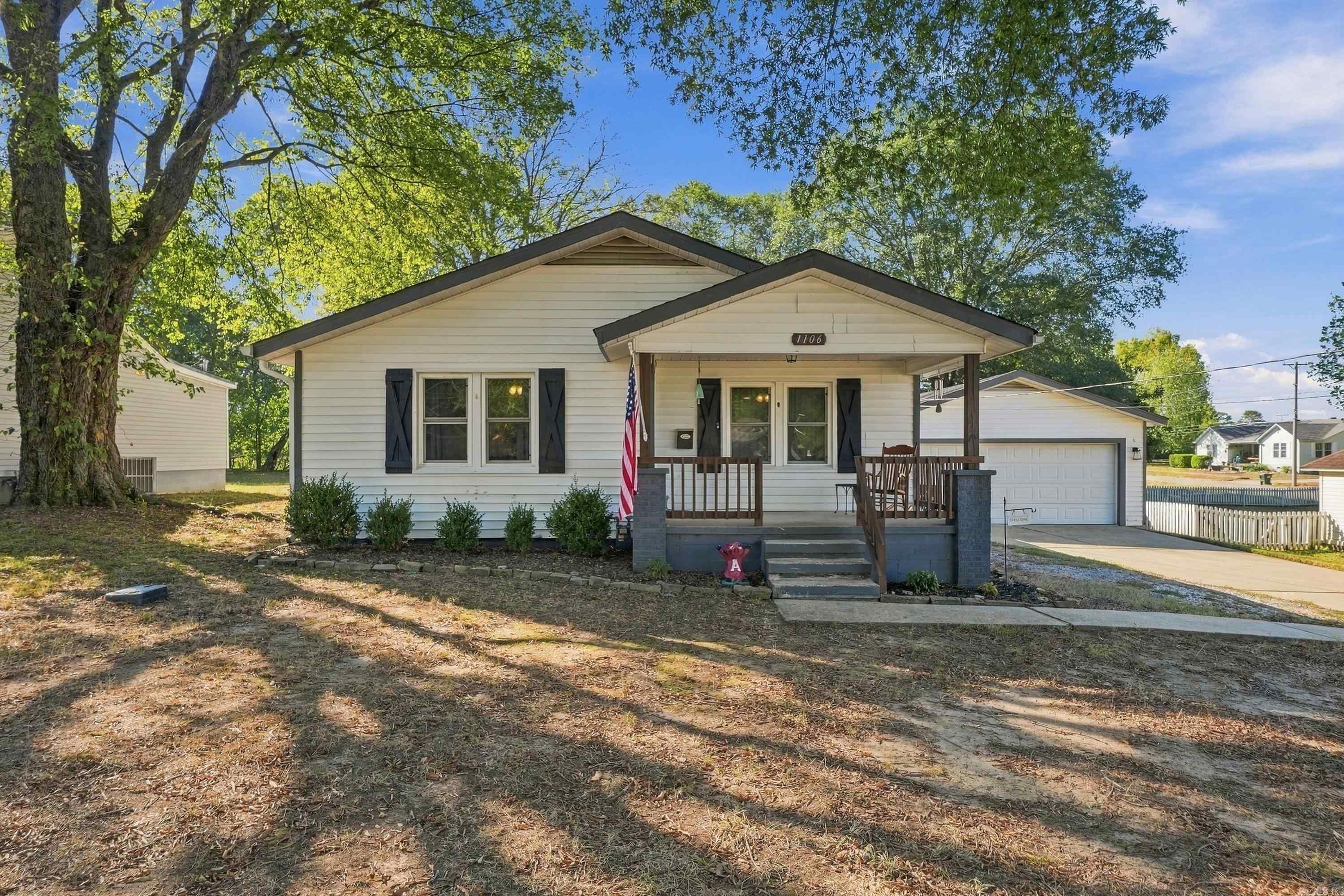 1106 W Sevier St Property Photo 1