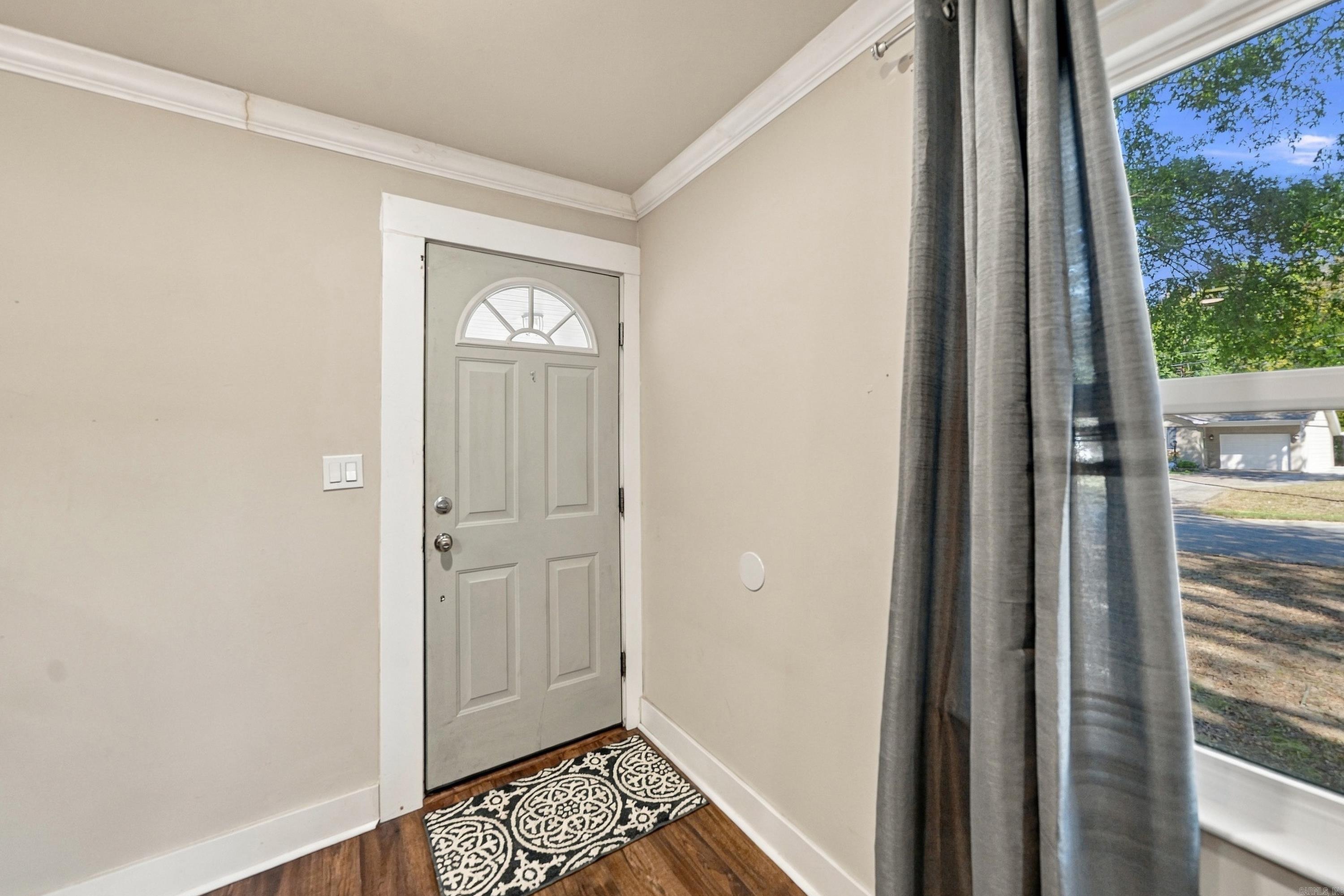 1106 W Sevier St Property Photo 4
