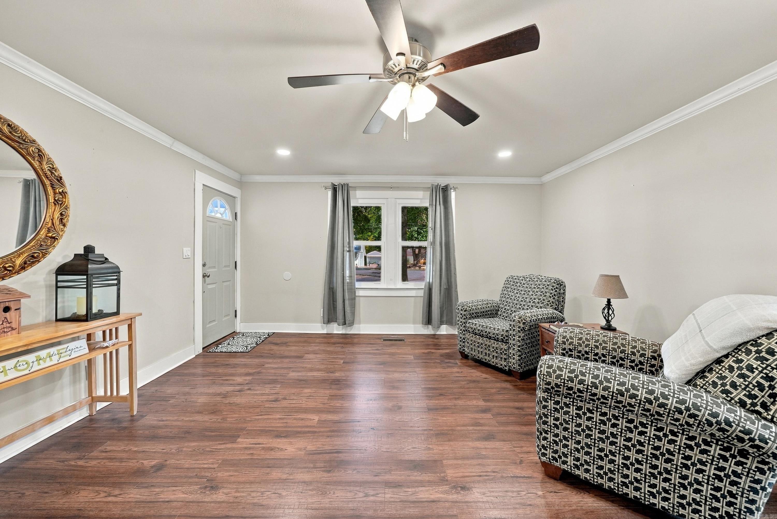 1106 W Sevier St Property Photo 9