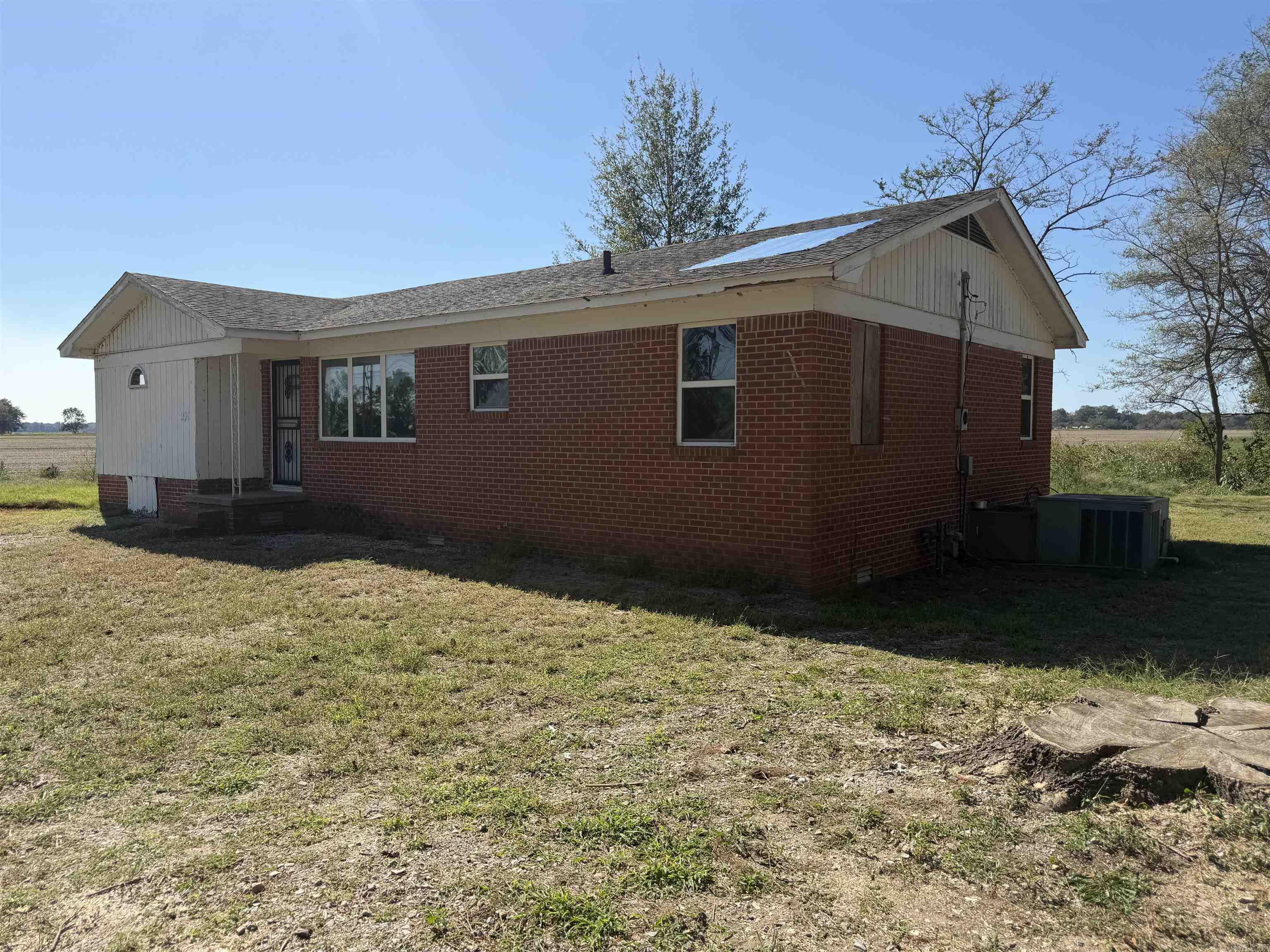 301 Lawrence 511 Road Property Photo 1